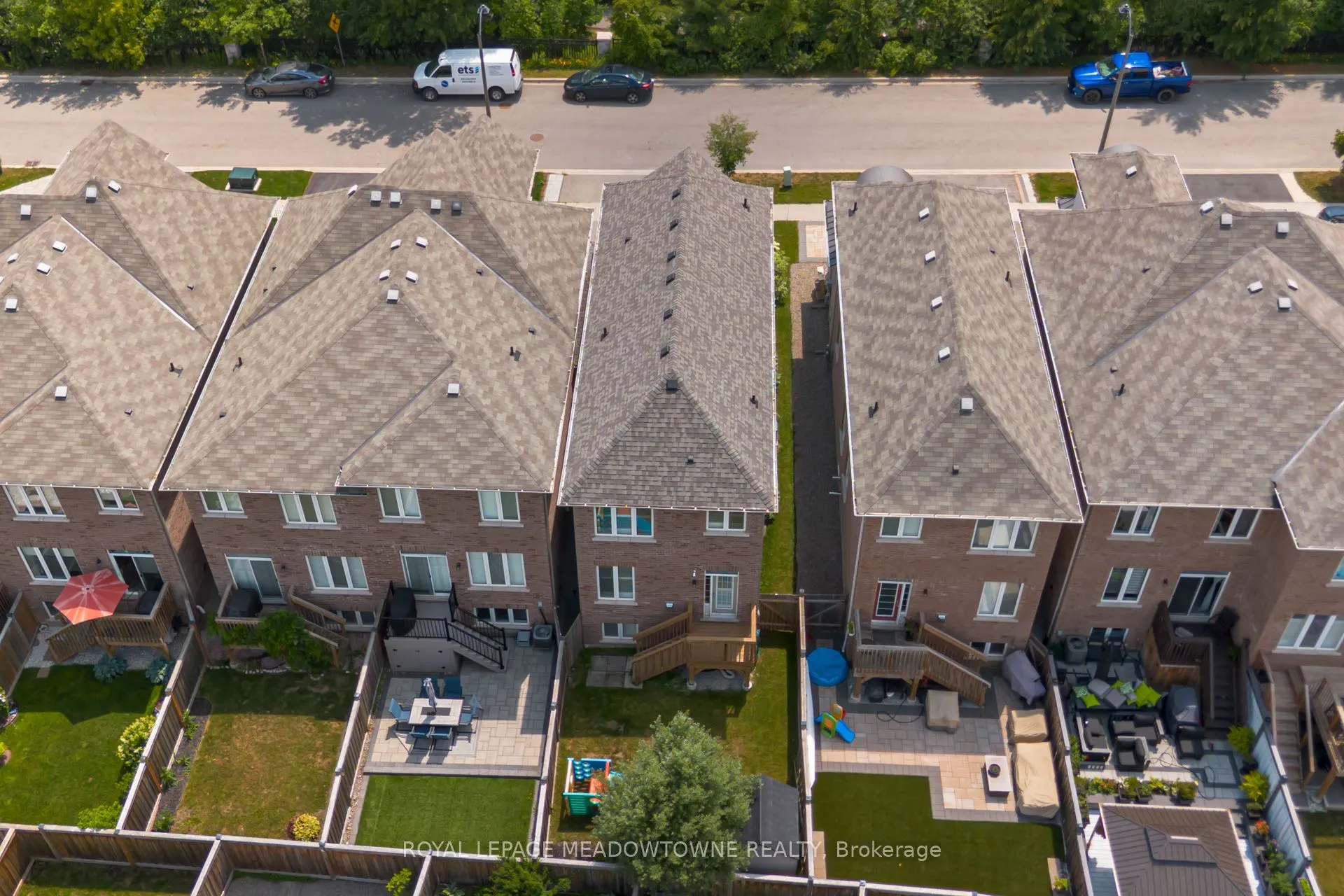 43 Ridgegate Crescent