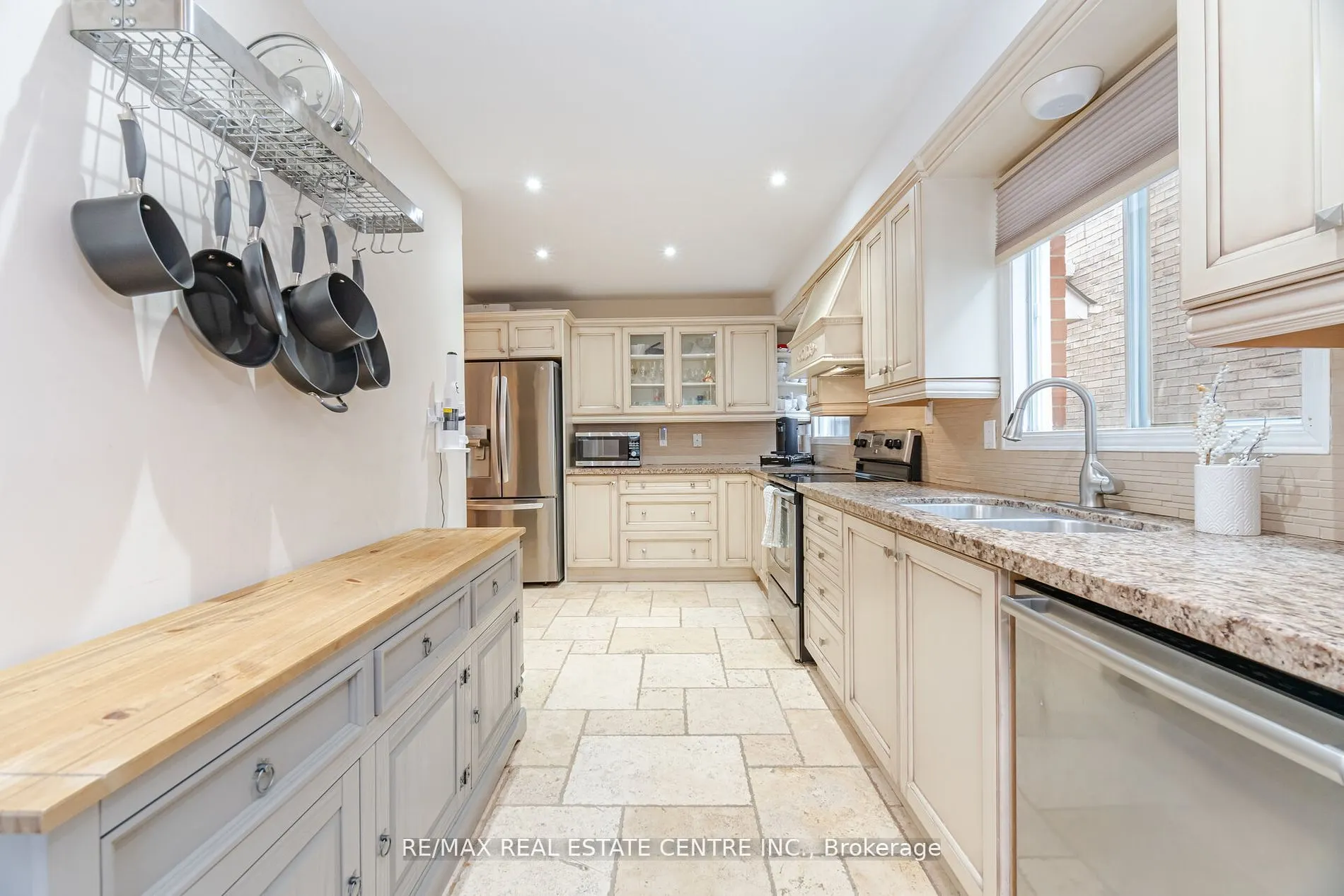 1196 Bough Beeches Boulevard