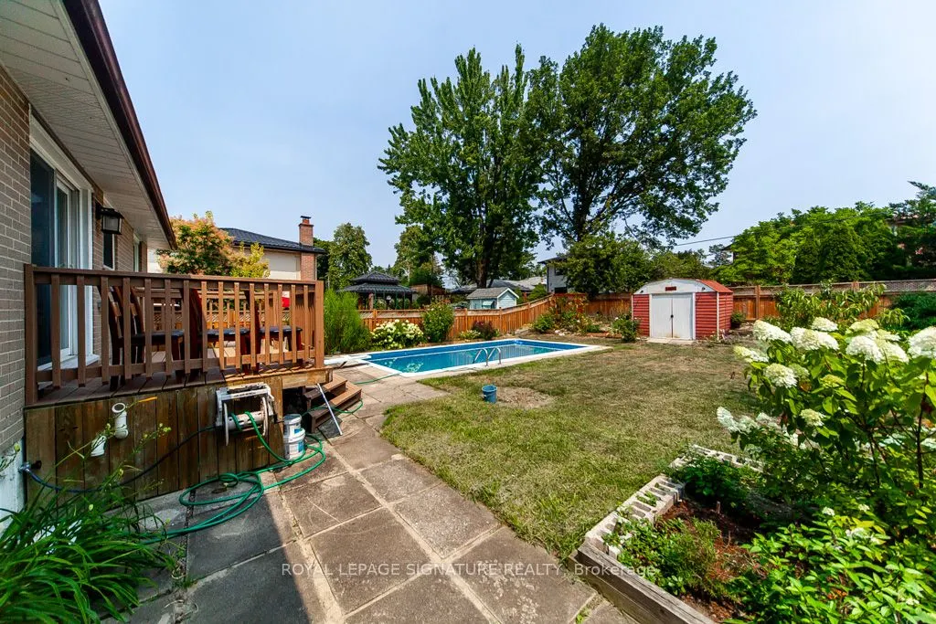 3605 The Credit Woodlands