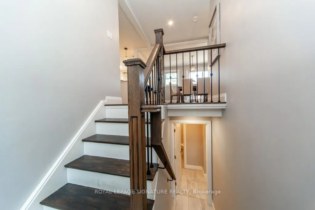 3605 The Credit Woodlands