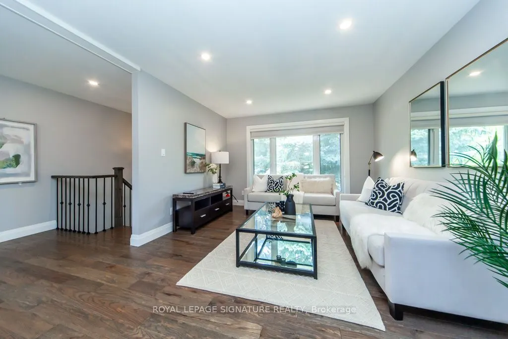 3605 The Credit Woodlands