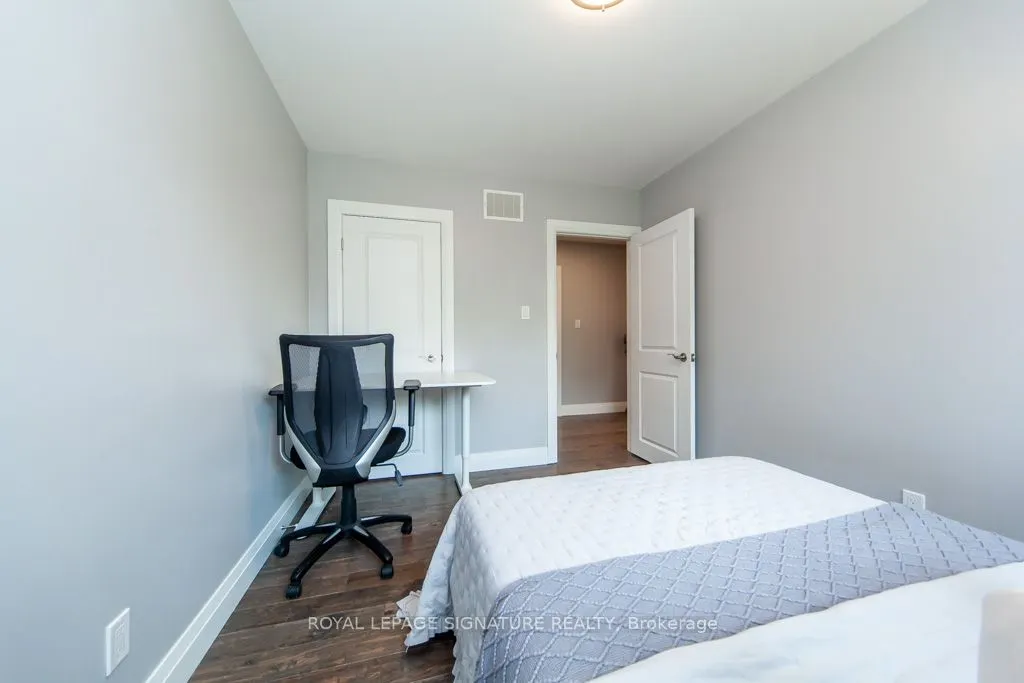 3605 The Credit Woodlands