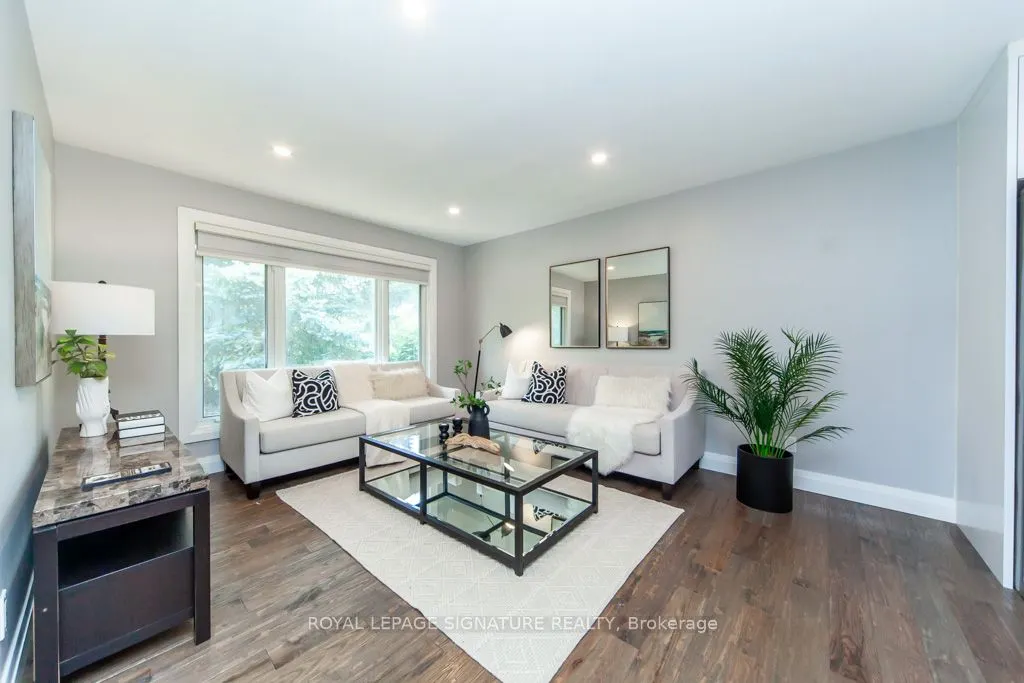 3605 The Credit Woodlands