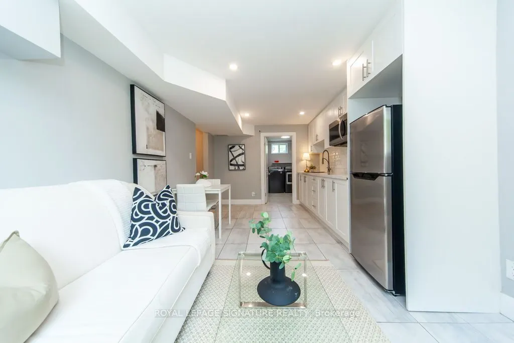 3605 The Credit Woodlands
