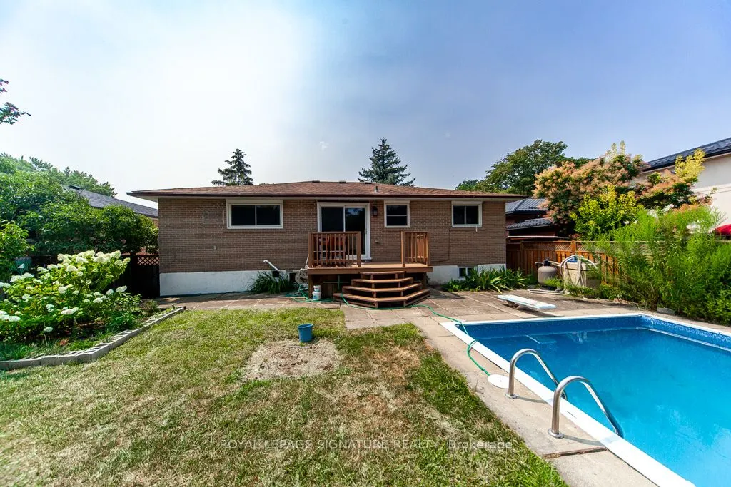3605 The Credit Woodlands