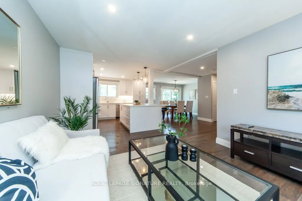 3605 The Credit Woodlands