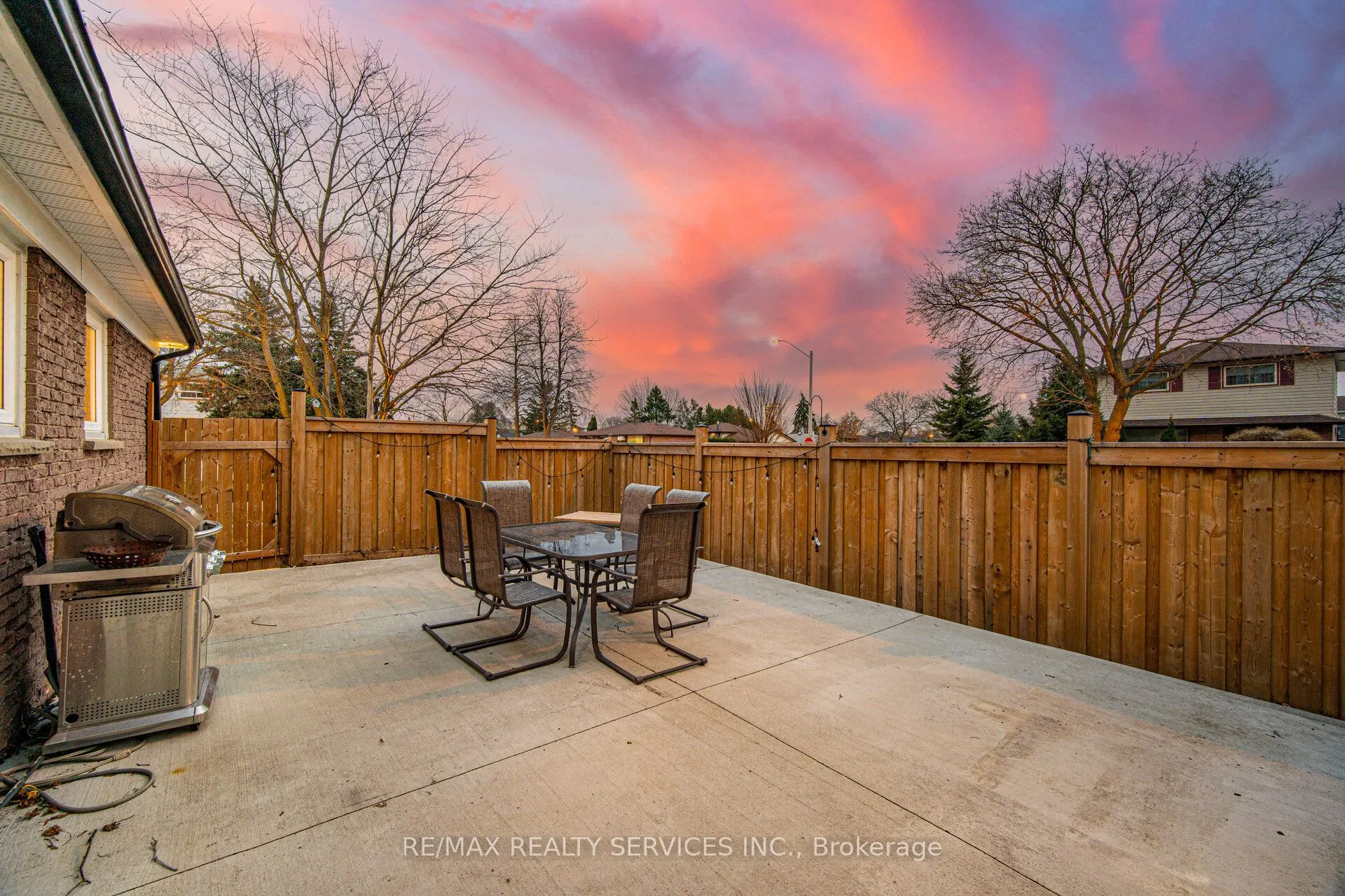 8 Reigate Avenue