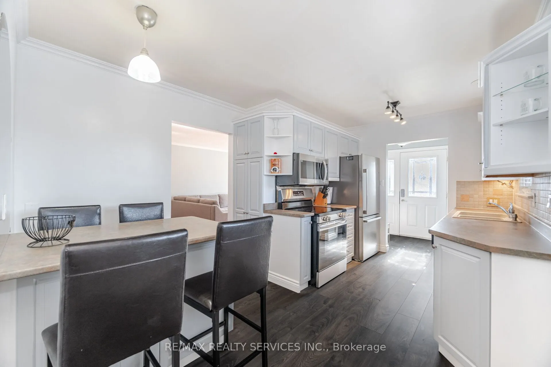 8 Reigate Avenue