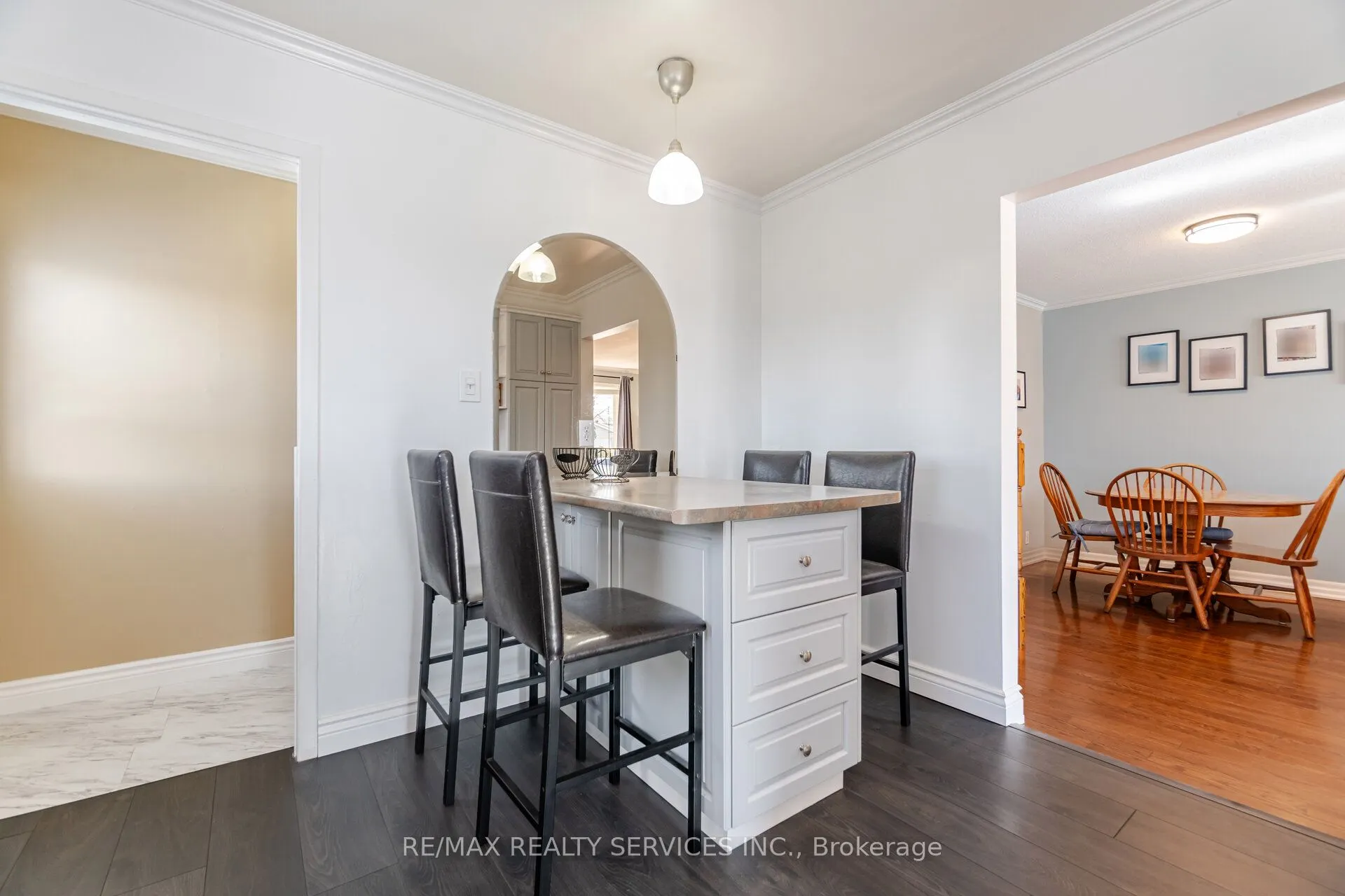 8 Reigate Avenue