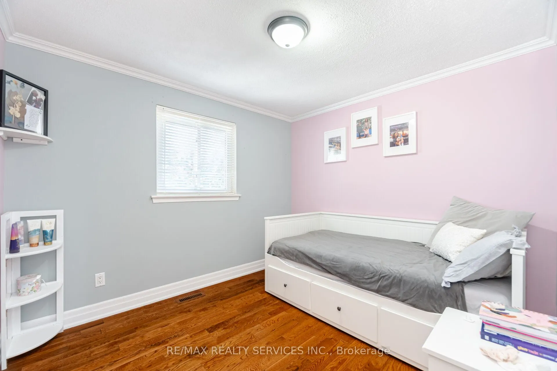8 Reigate Avenue