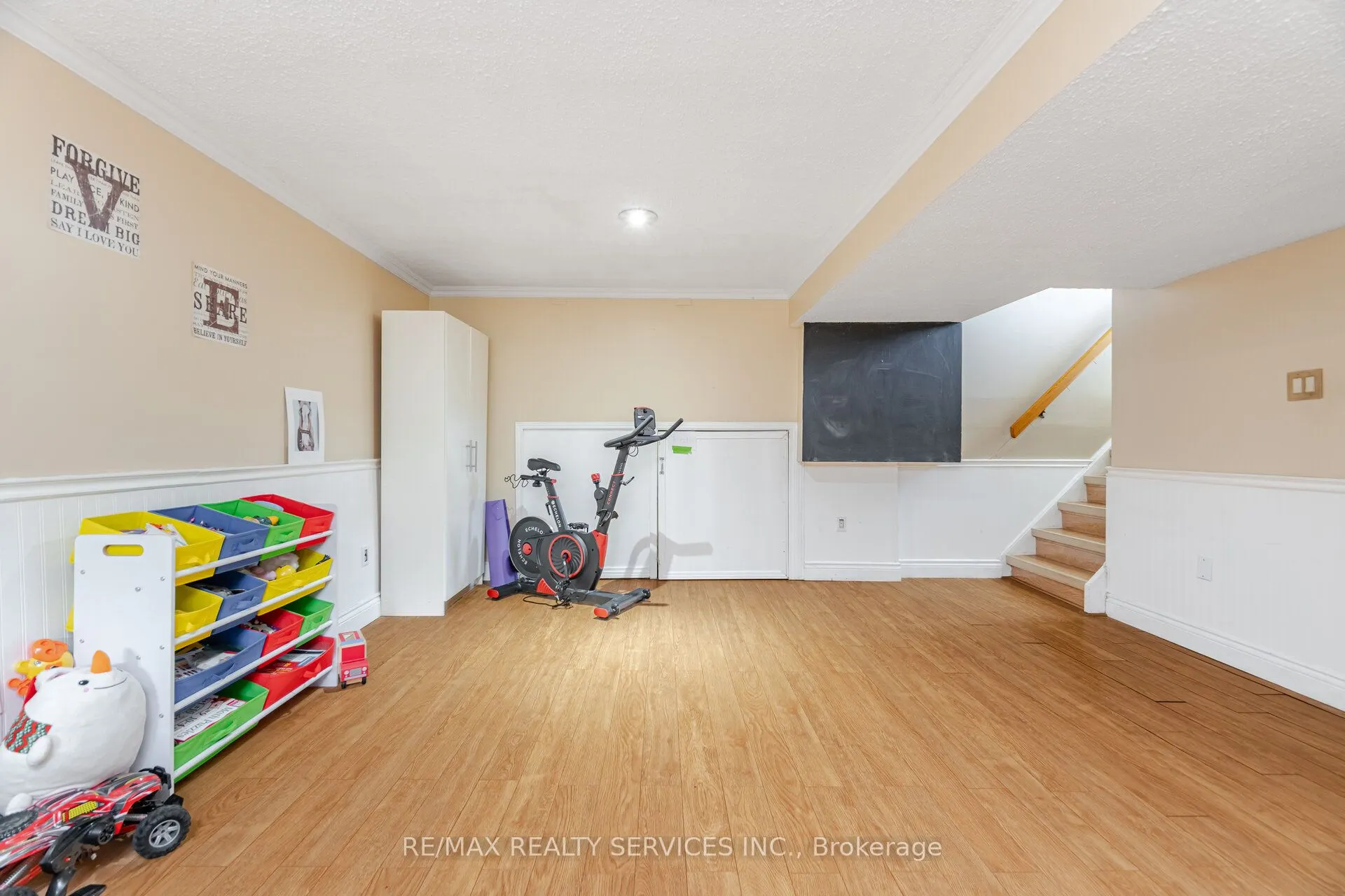 8 Reigate Avenue