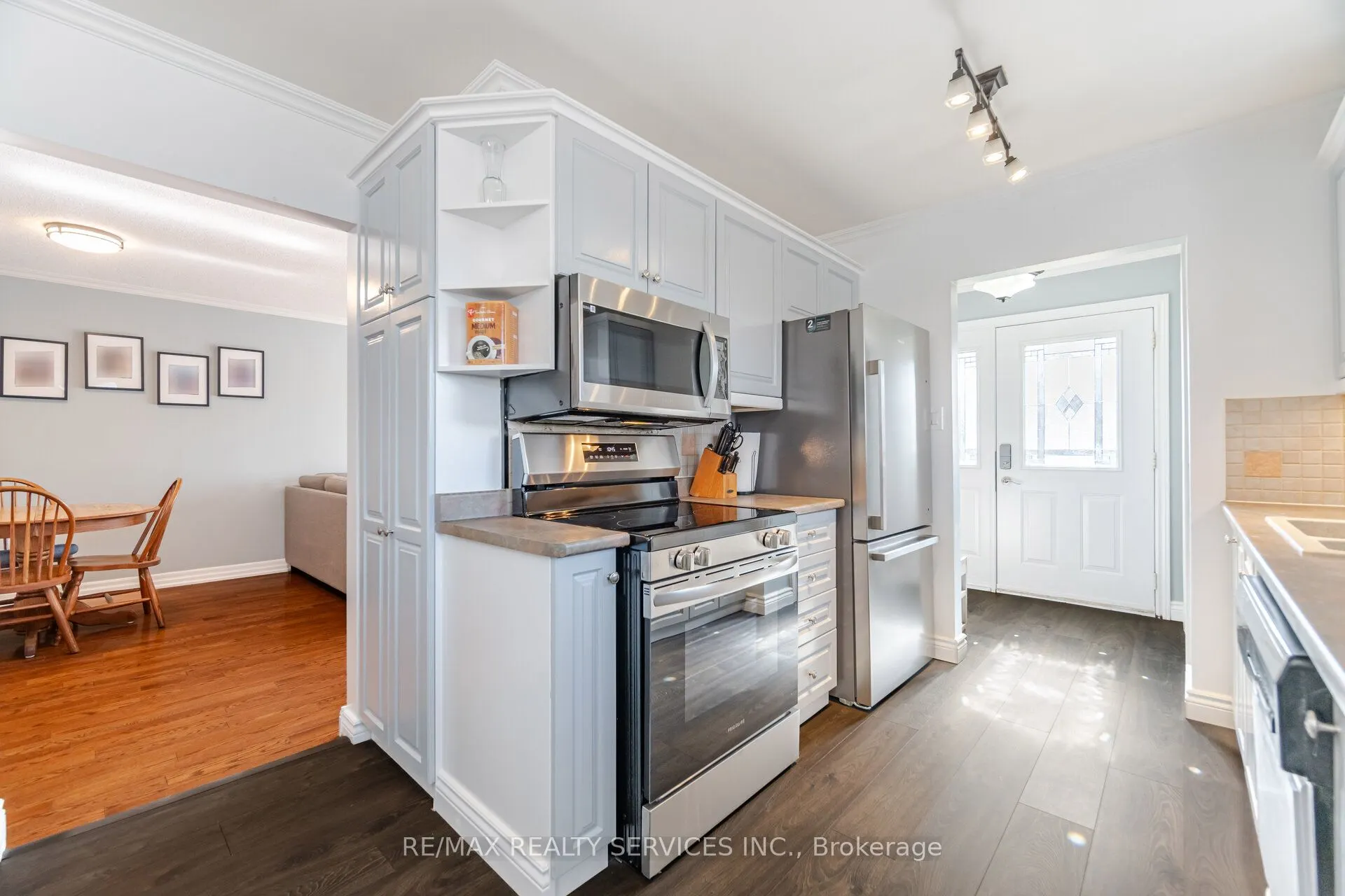 8 Reigate Avenue