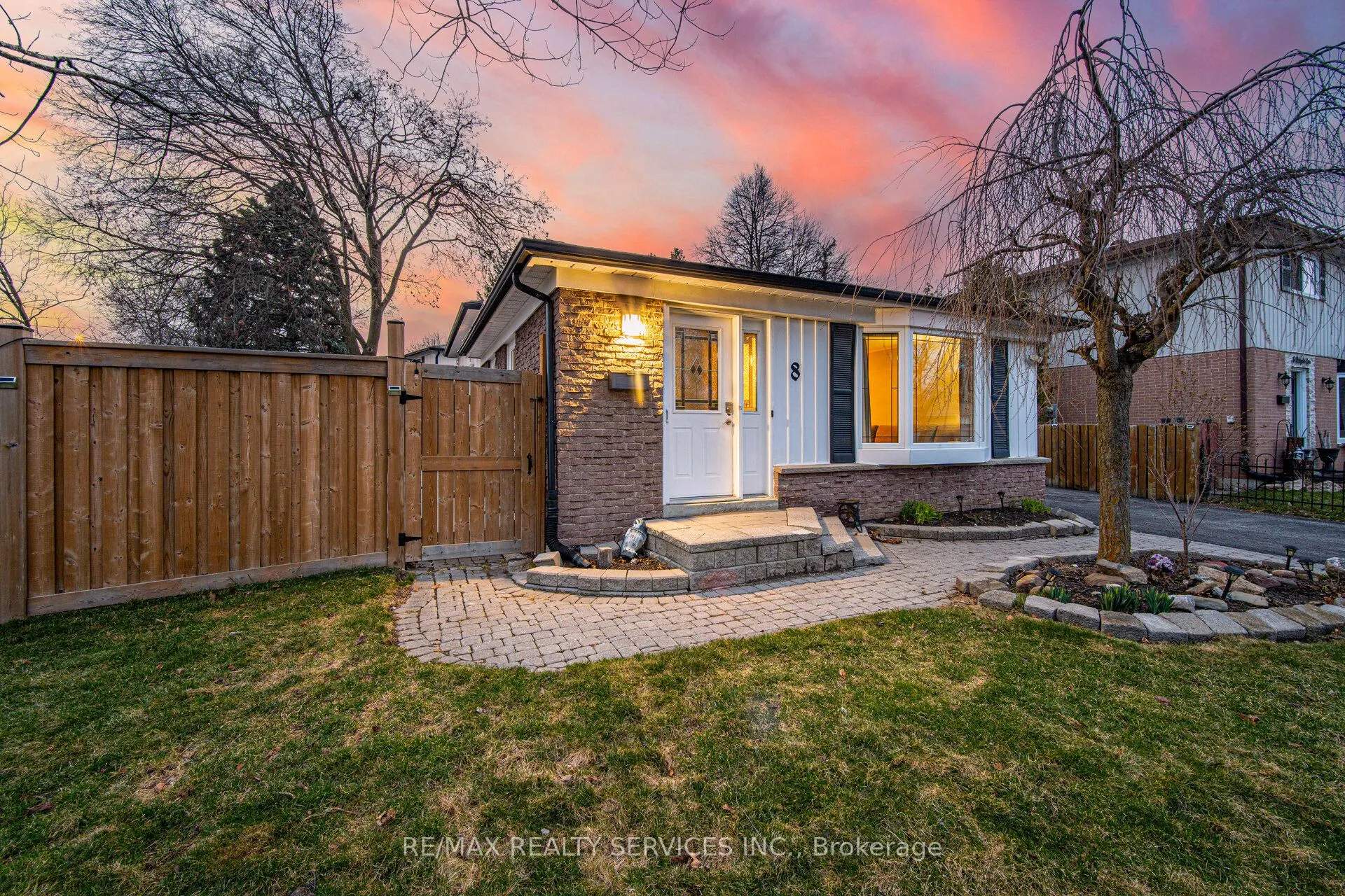 8 Reigate Avenue