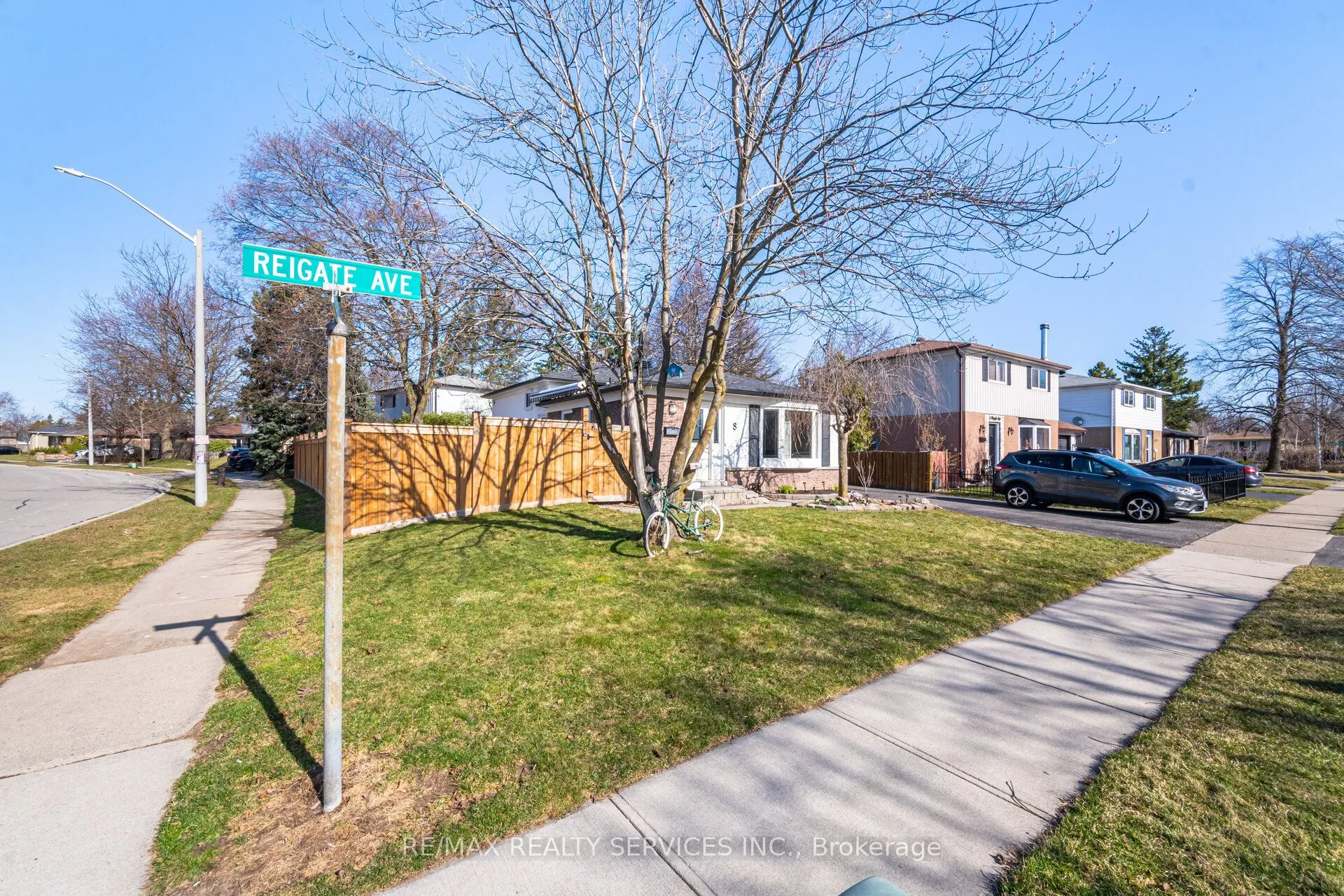 8 Reigate Avenue