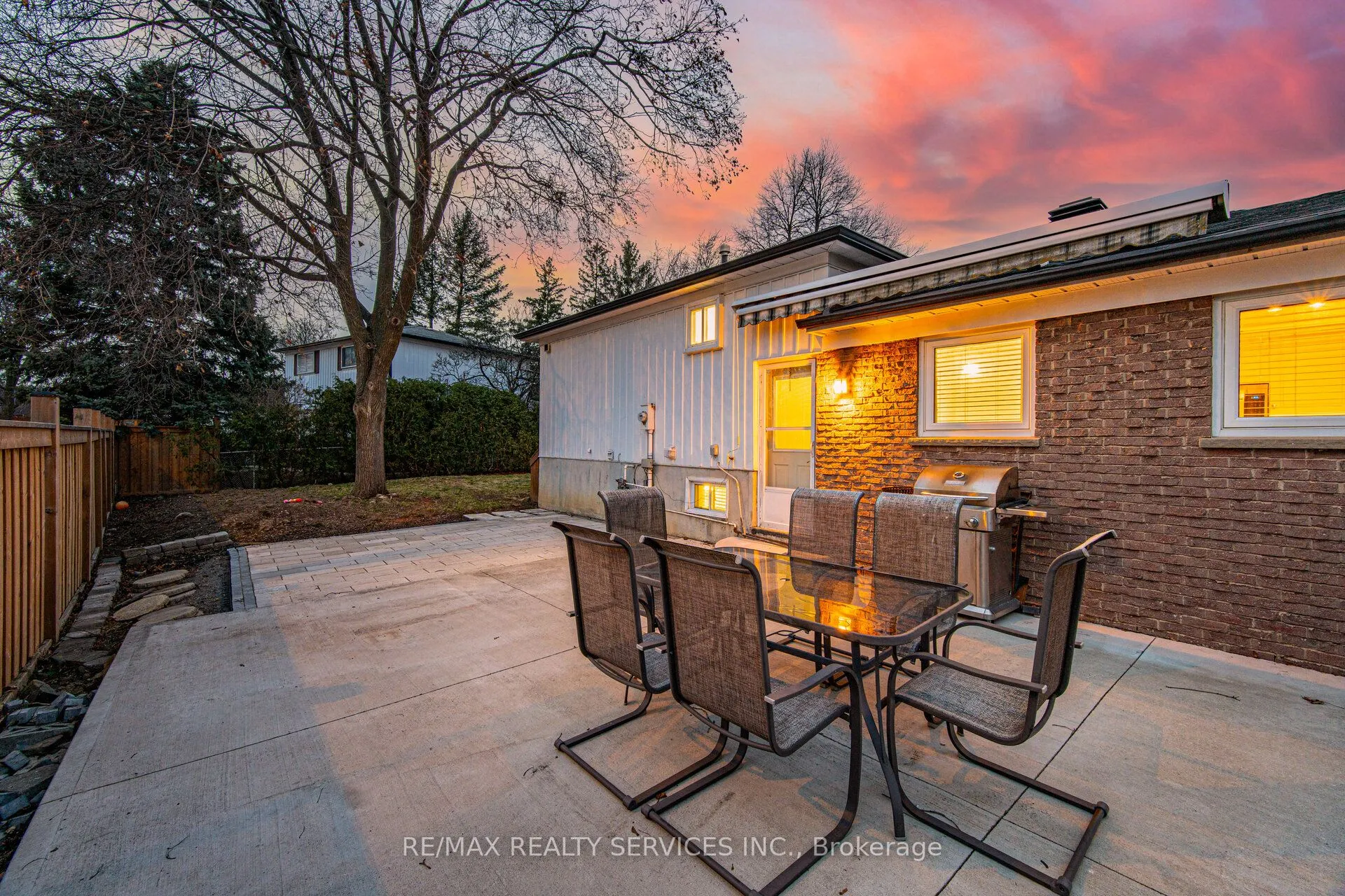 8 Reigate Avenue