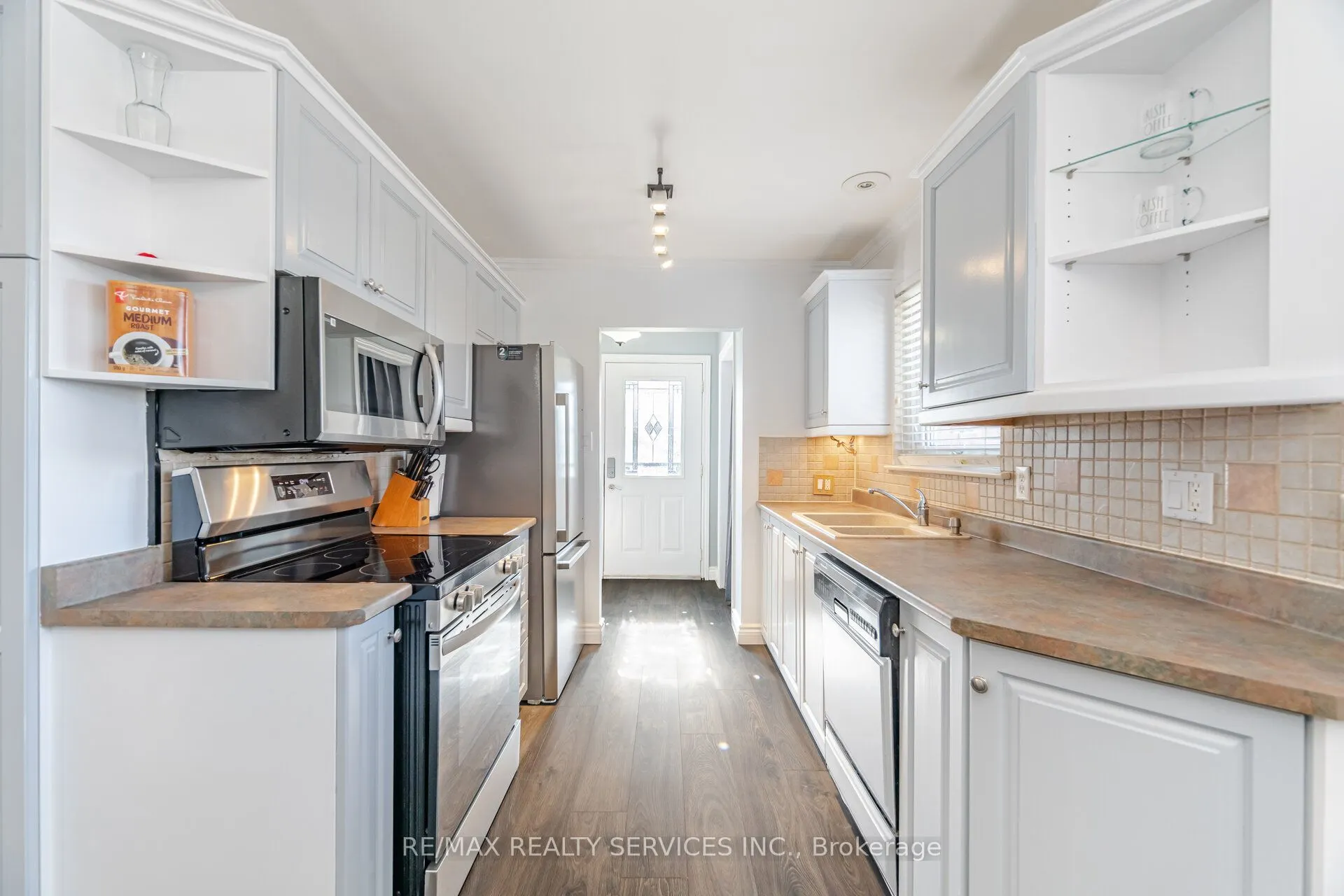 8 Reigate Avenue
