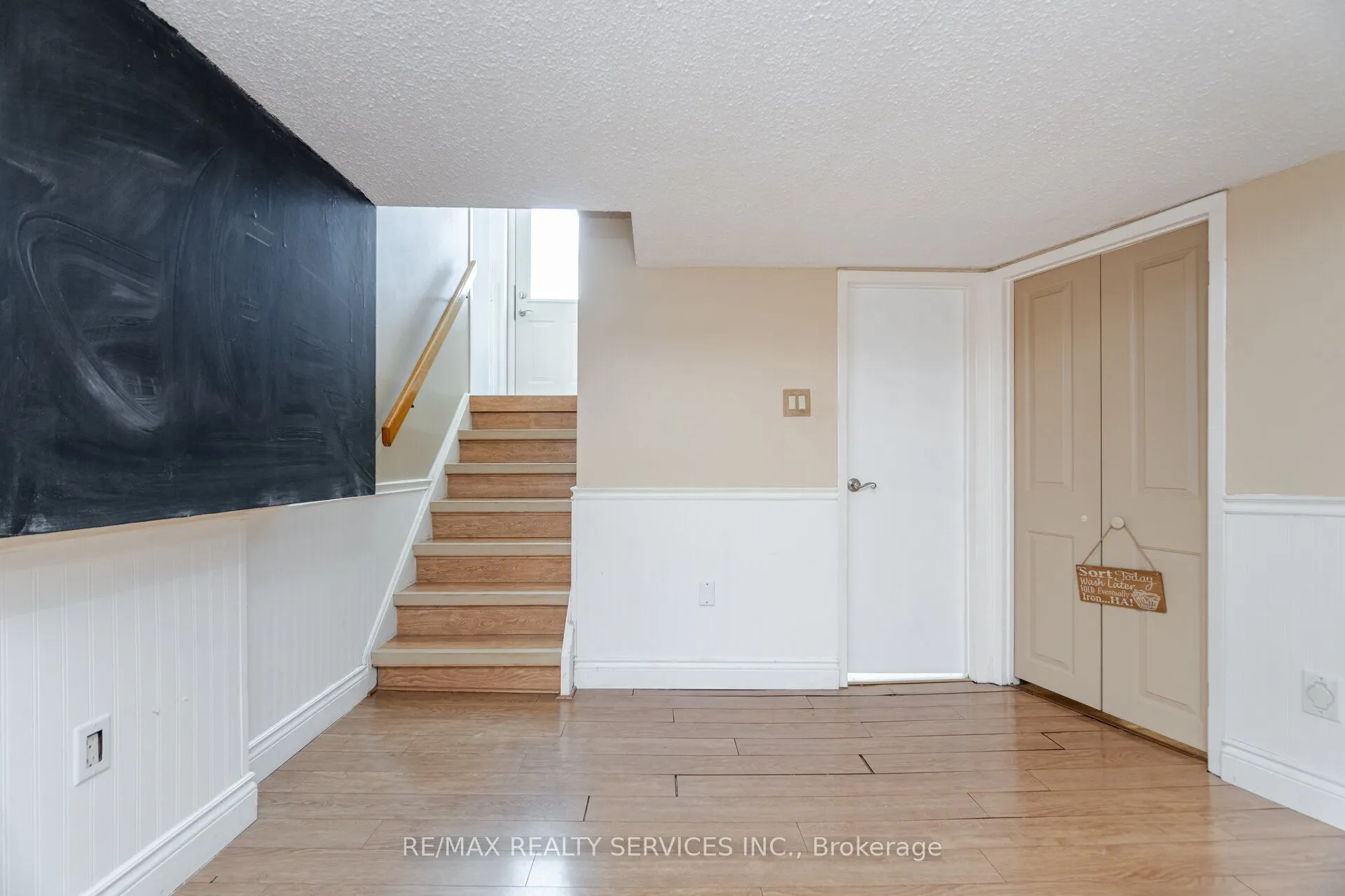 8 Reigate Avenue