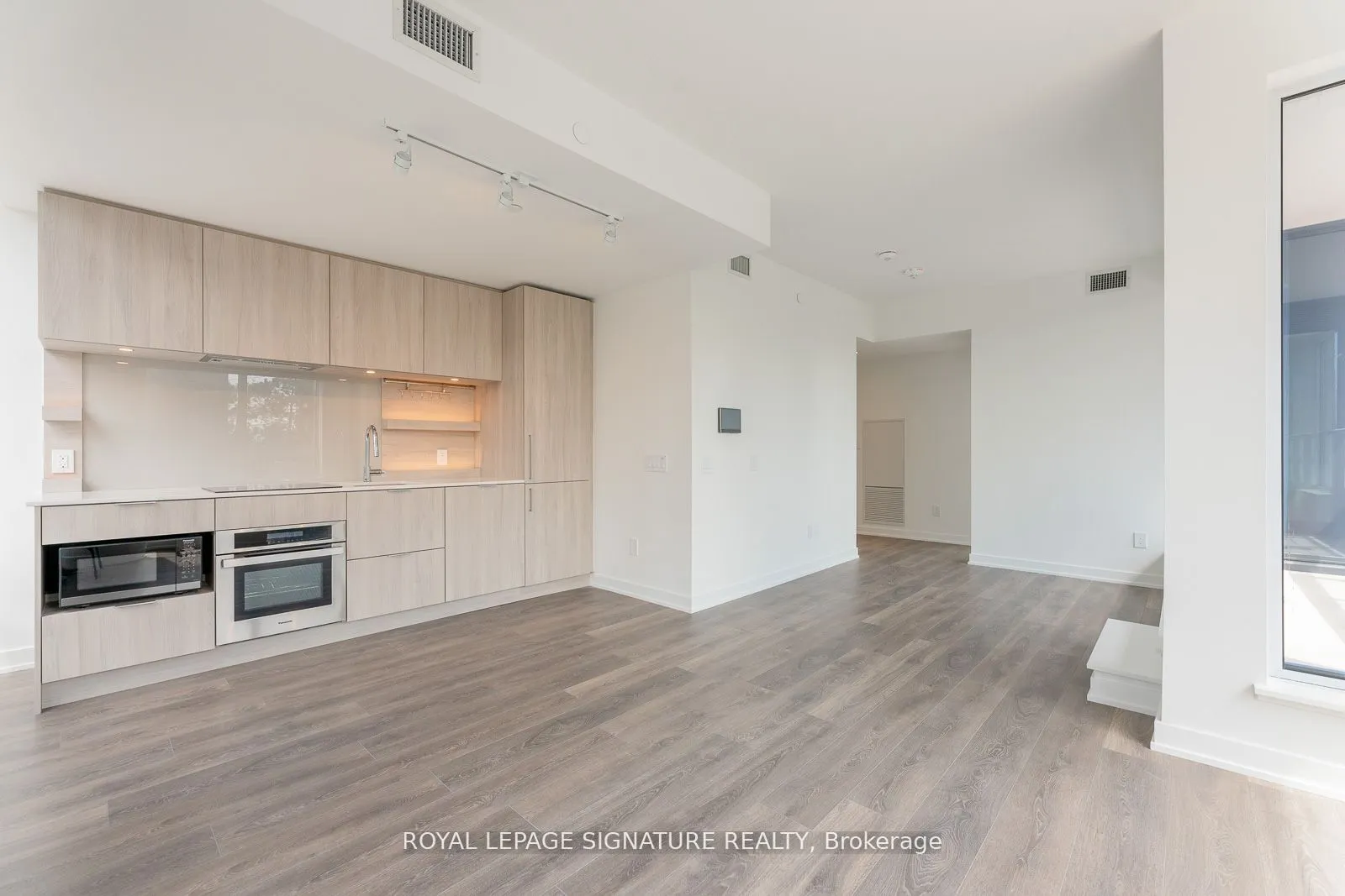 28 Ann Street, #209