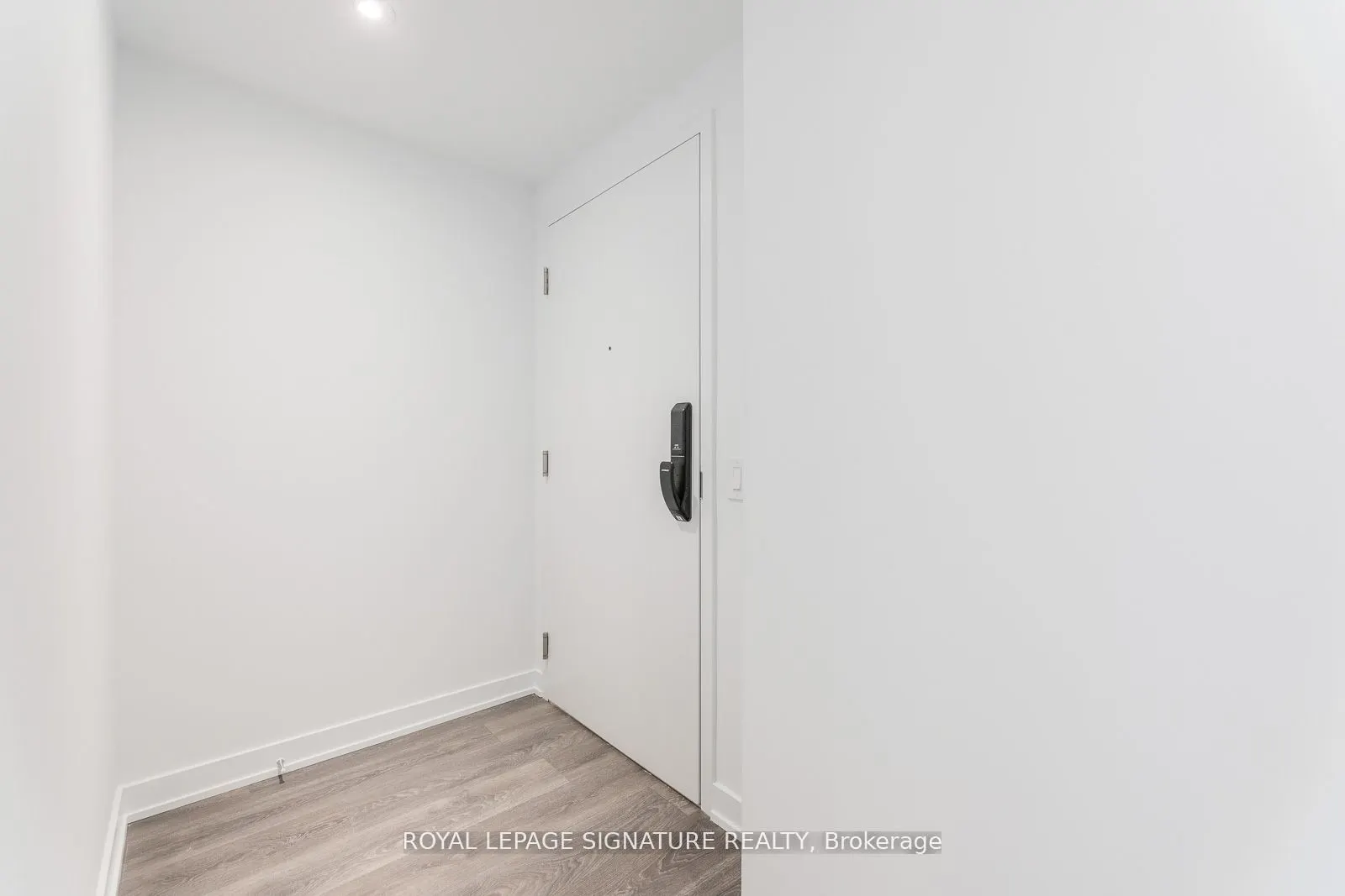 28 Ann Street, #209