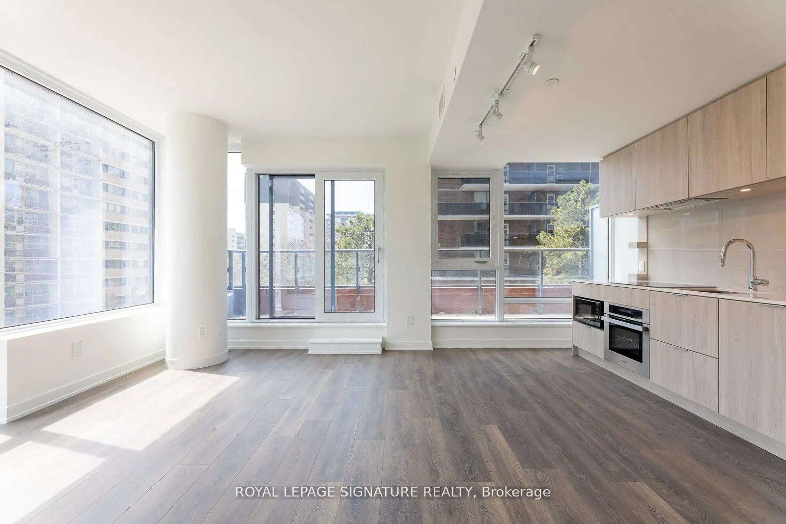 28 Ann Street, #209