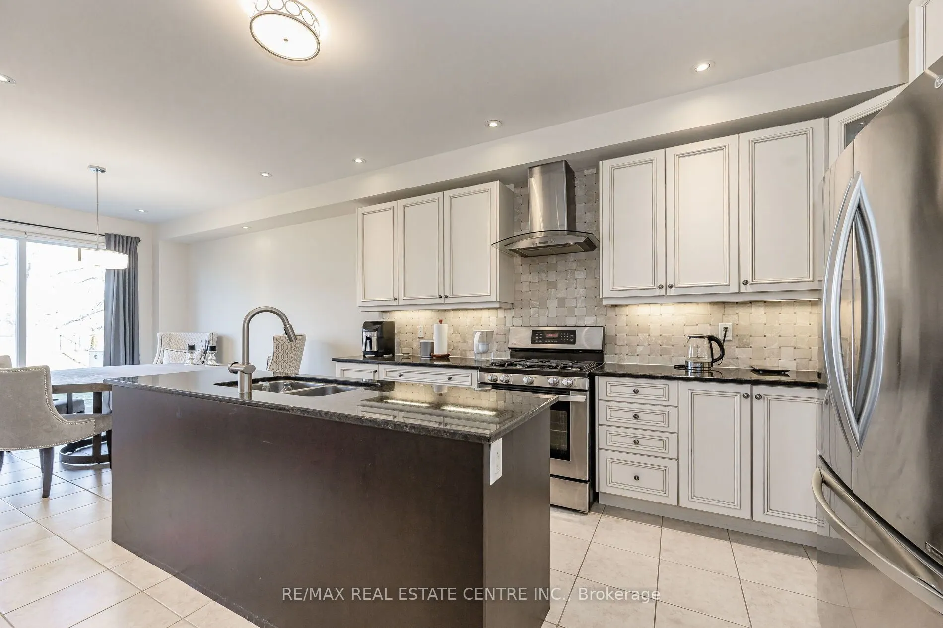 2453 Village Common
