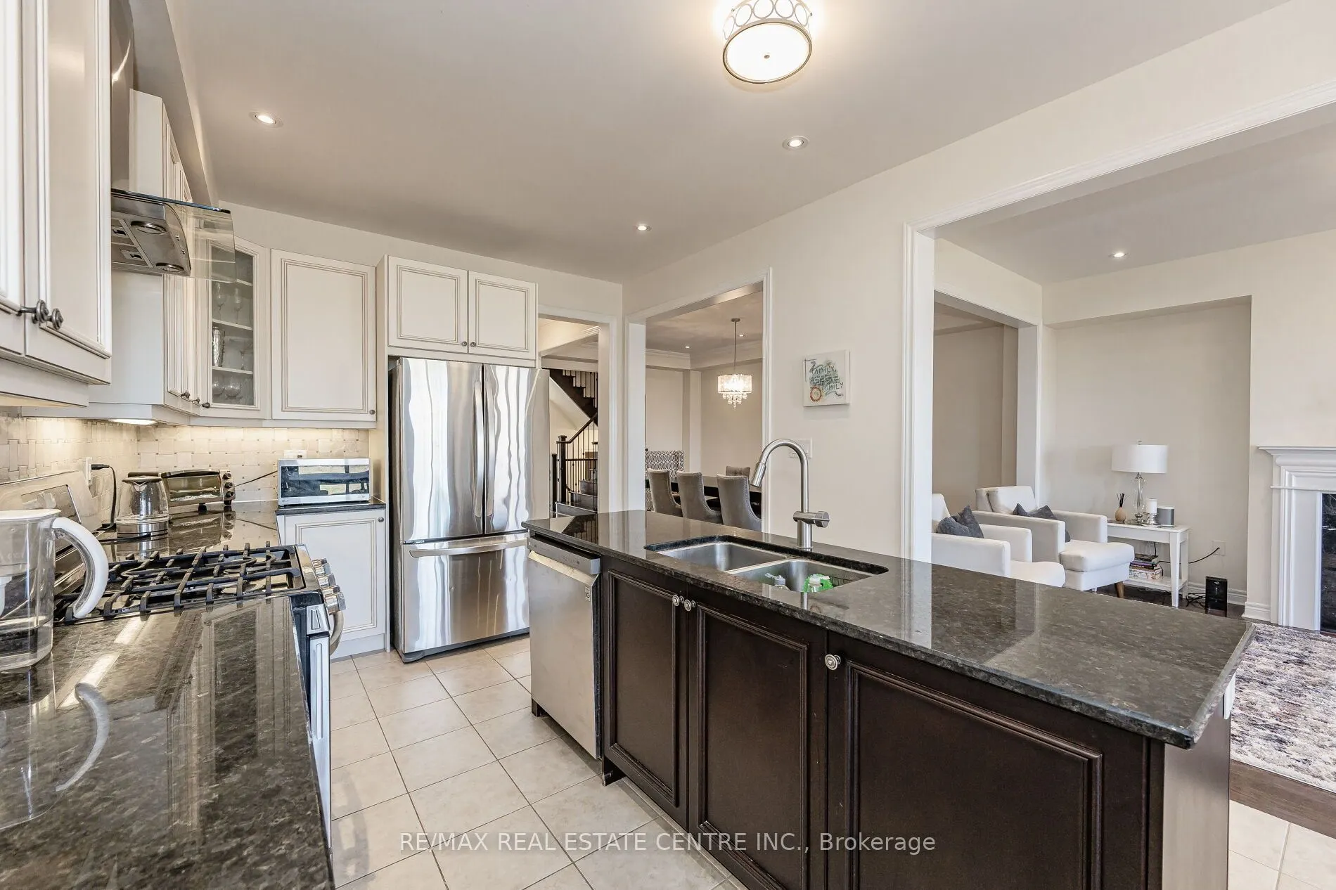 2453 Village Common