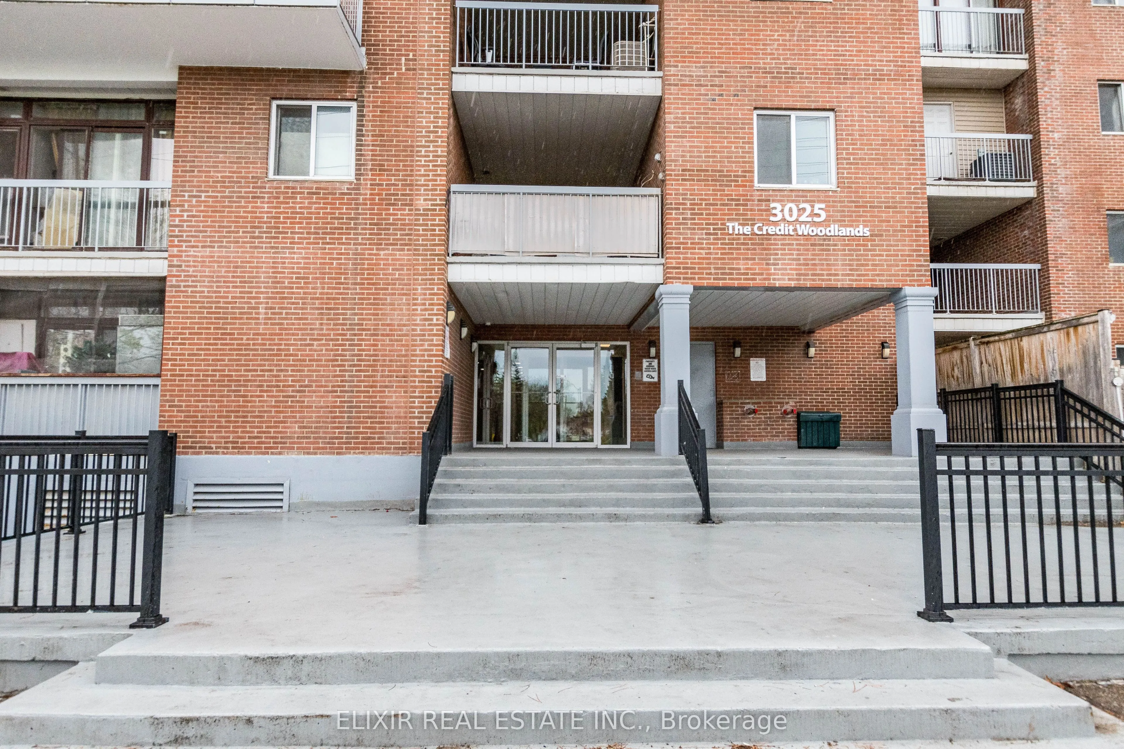 3025 The Credit Woodlands Drive, #336