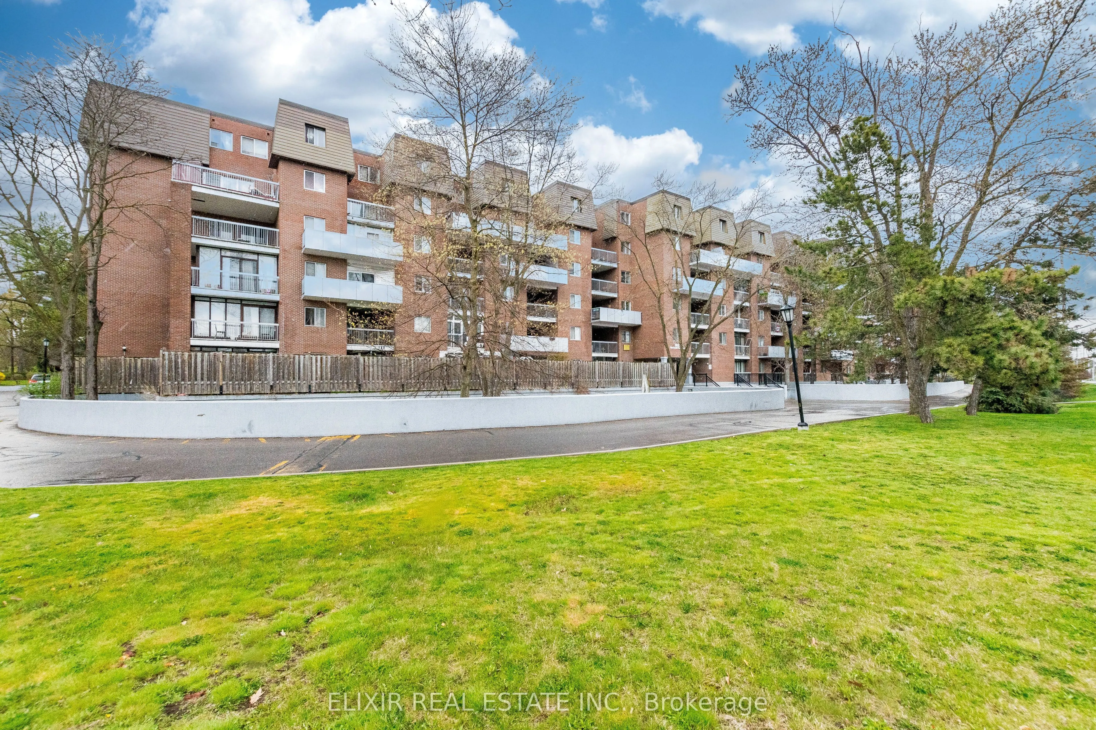 3025 The Credit Woodlands Drive, #336