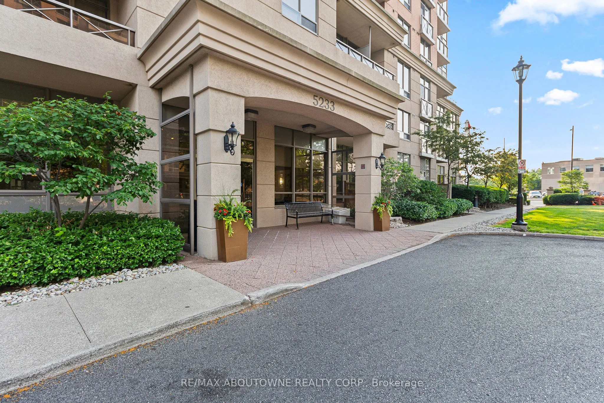 5233 Dundas Street W, #227