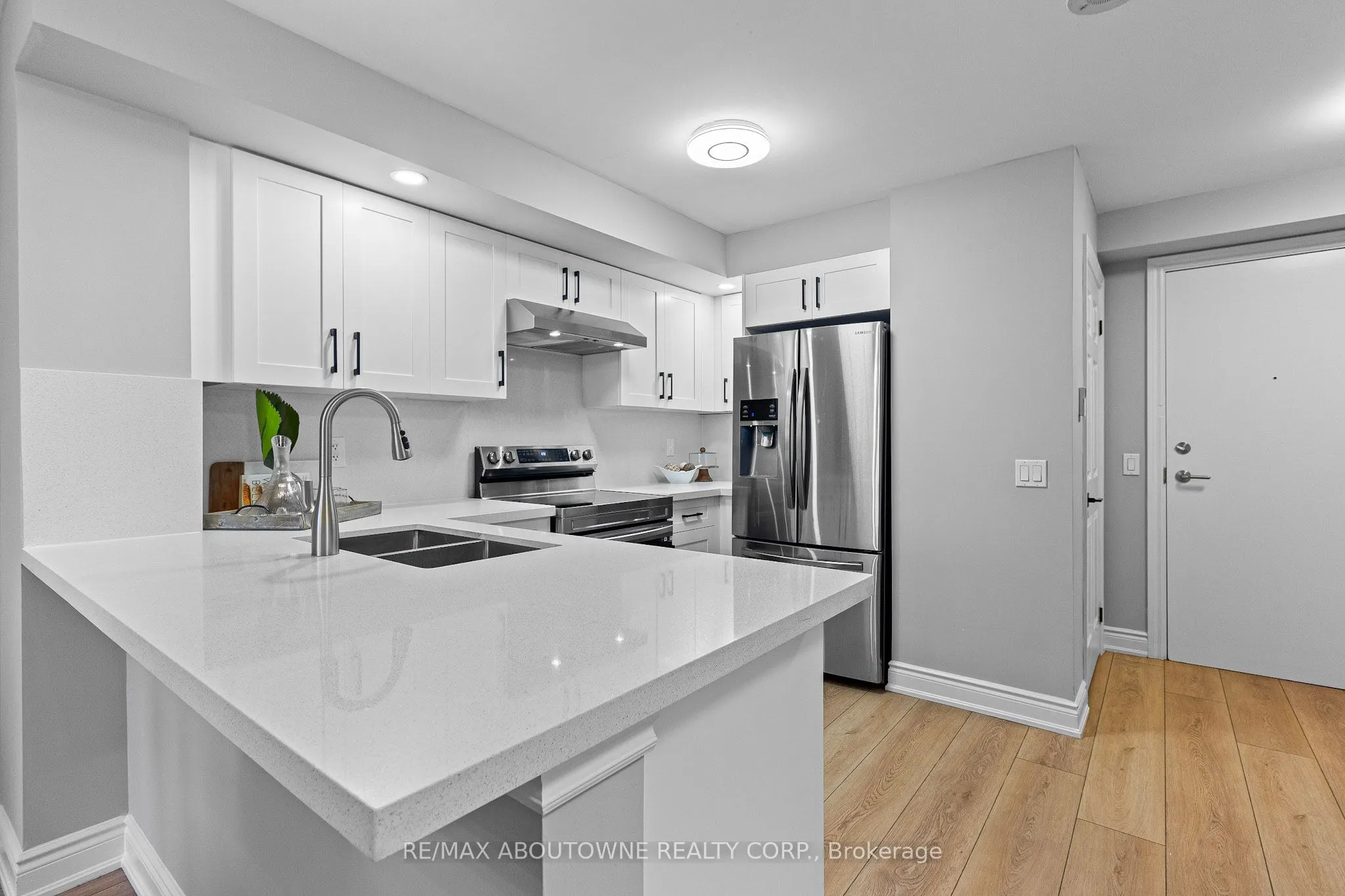 5233 Dundas Street W, #227