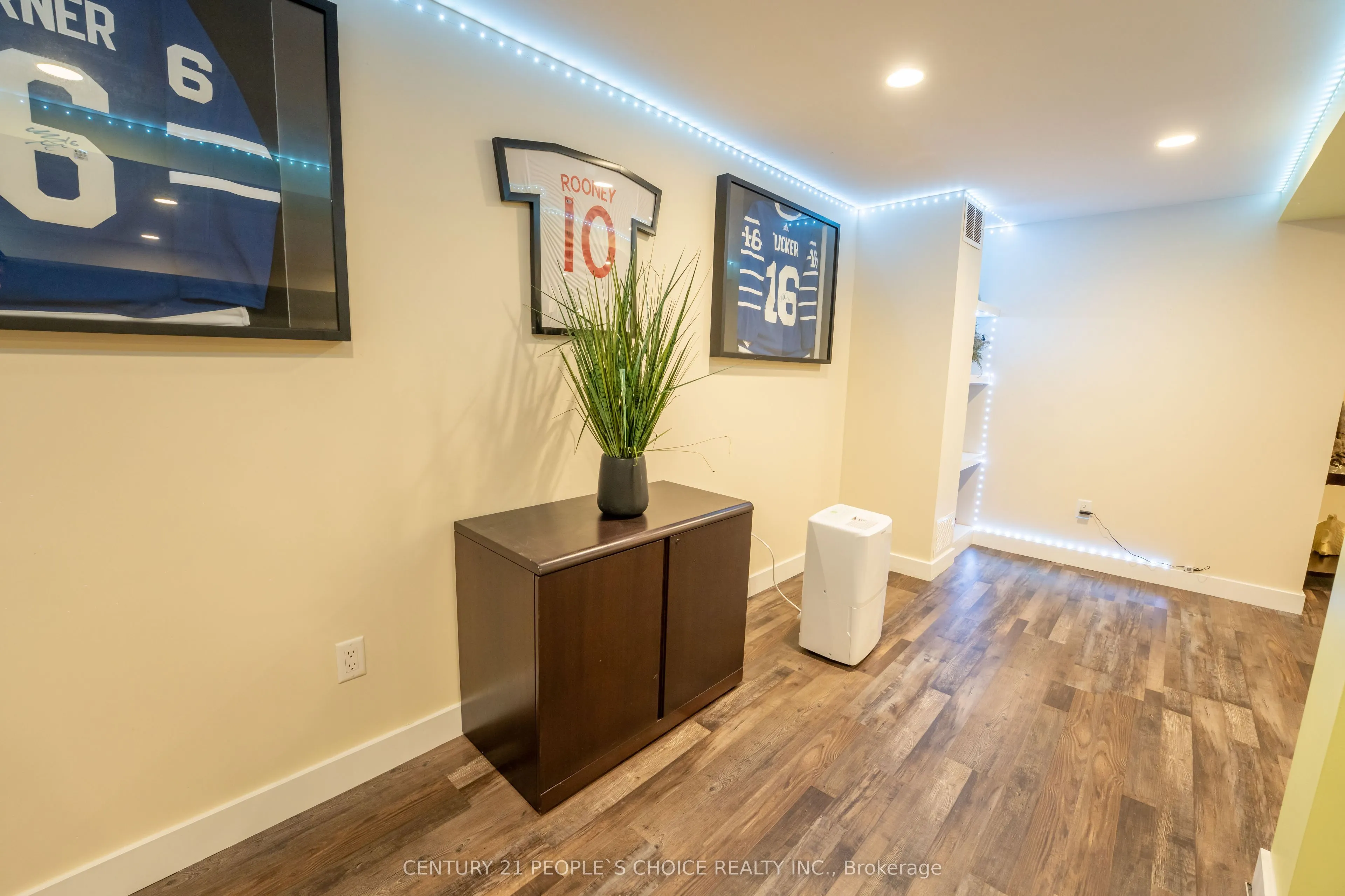23 Wadsworth Circle
