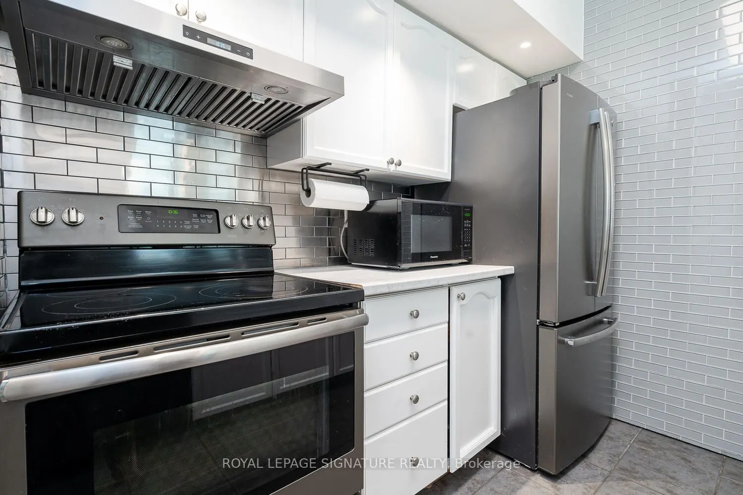2067 Lake Shore Boulevard, #203
