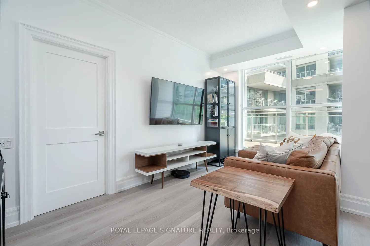 2067 Lake Shore Boulevard, #203