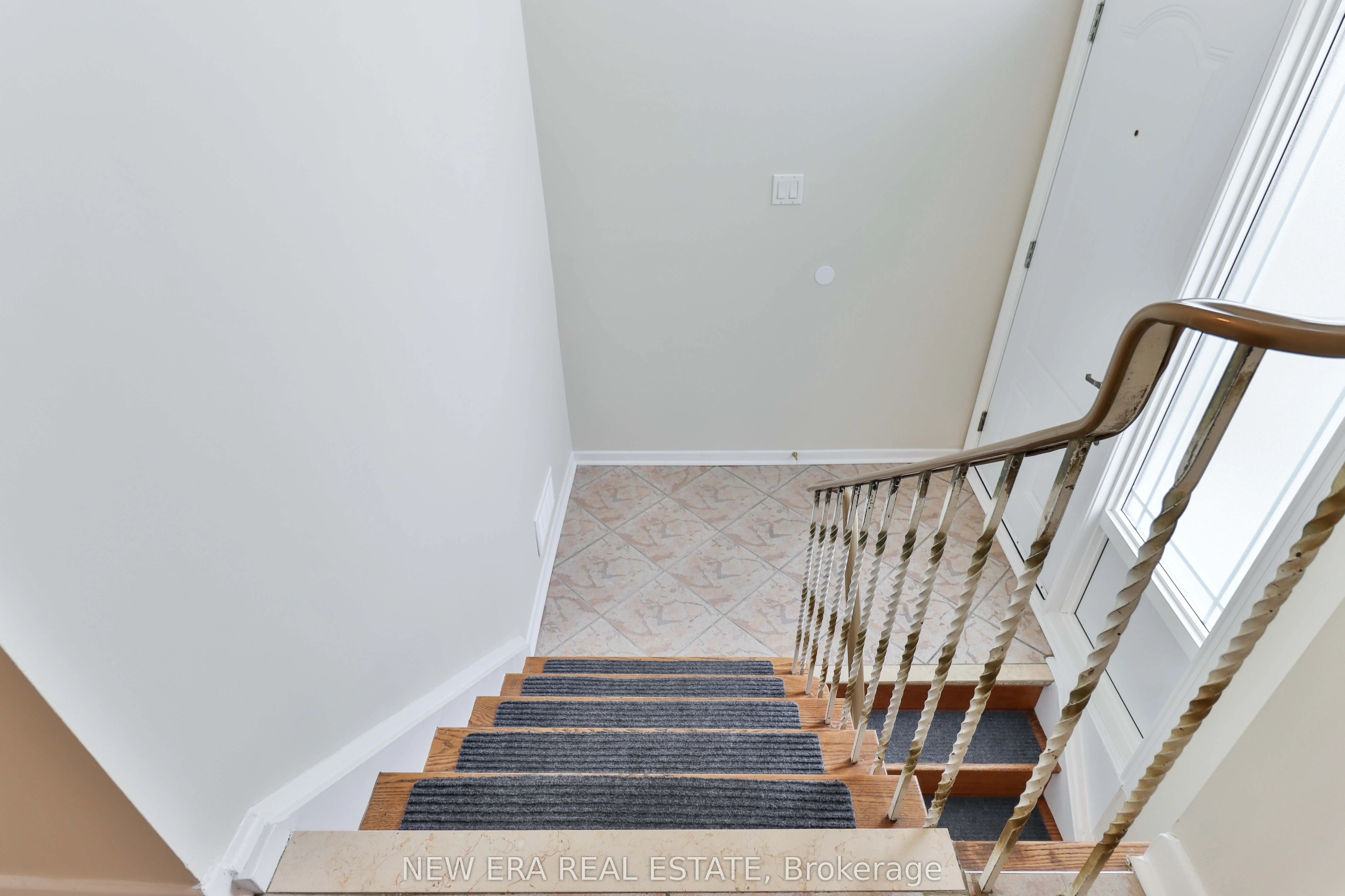 2559 Kingsberry Crescent