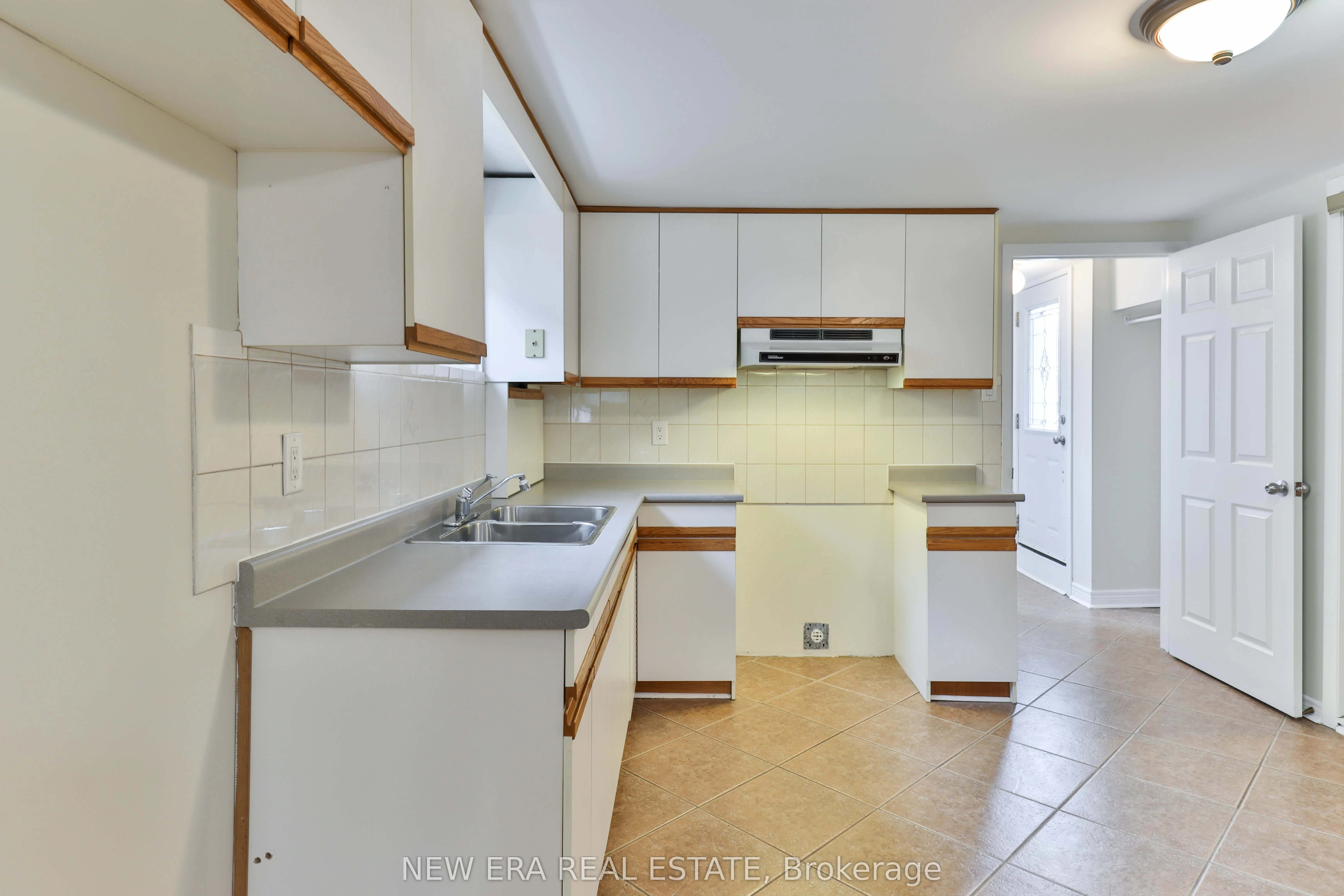 2559 Kingsberry Crescent