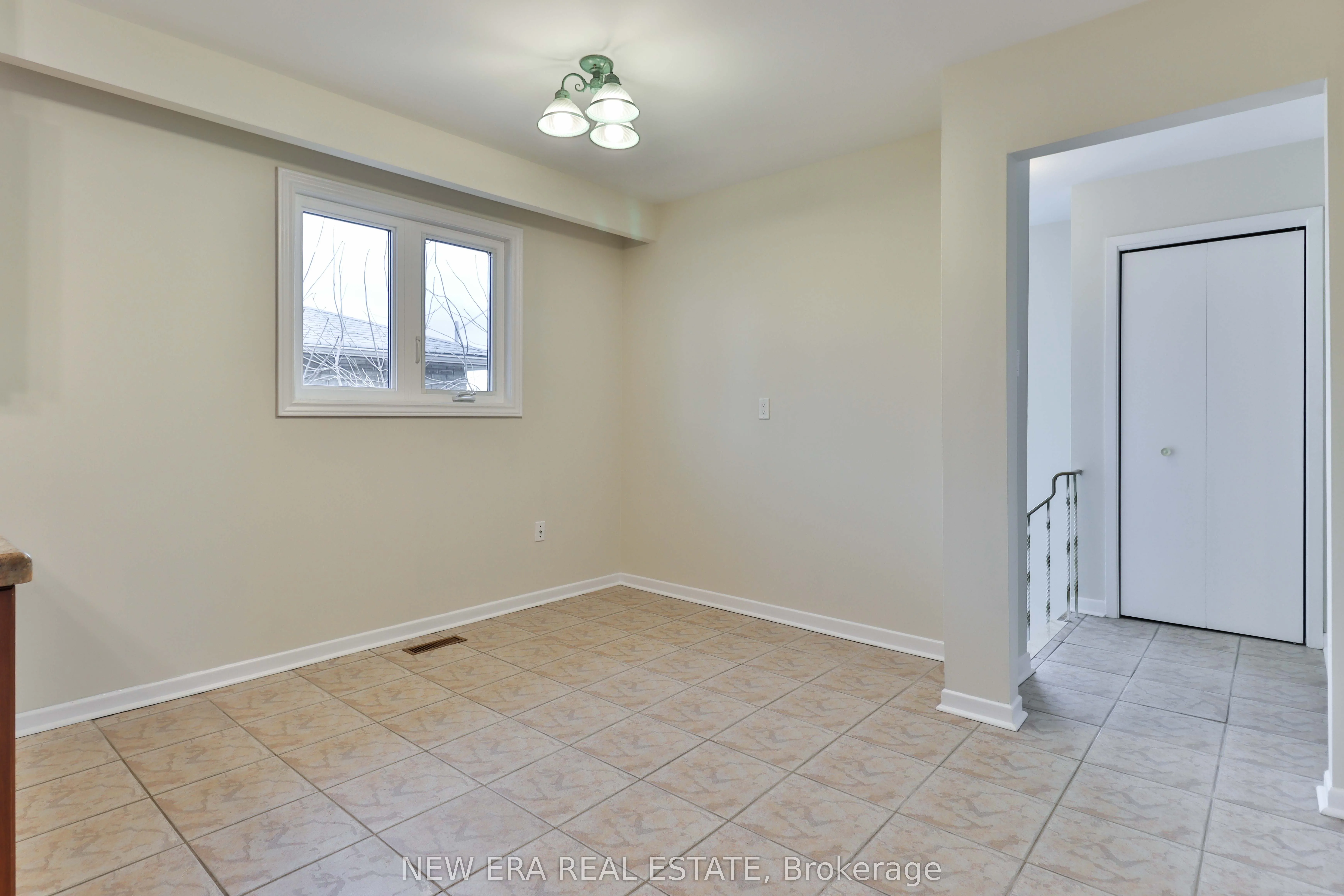 2559 Kingsberry Crescent