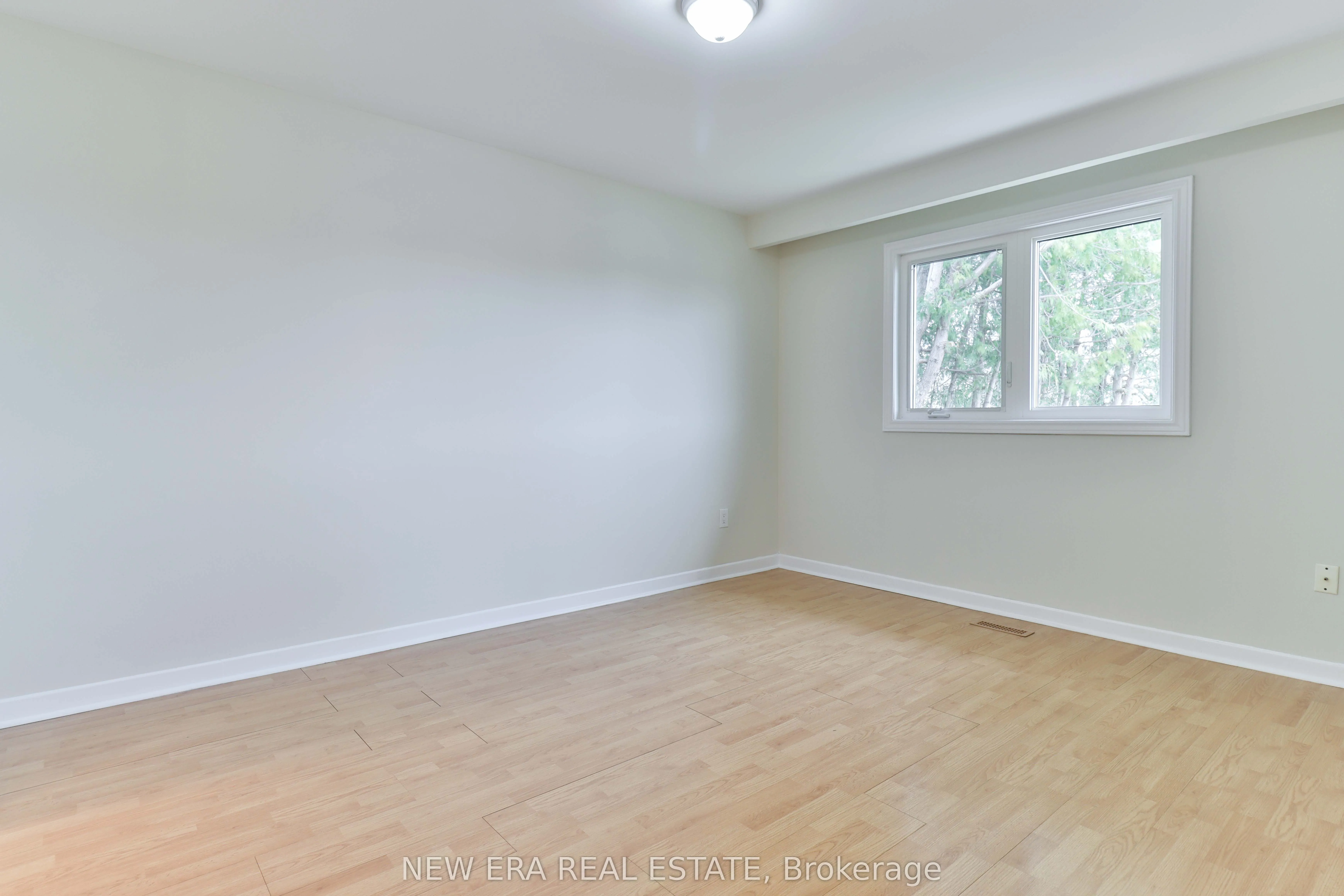 2559 Kingsberry Crescent
