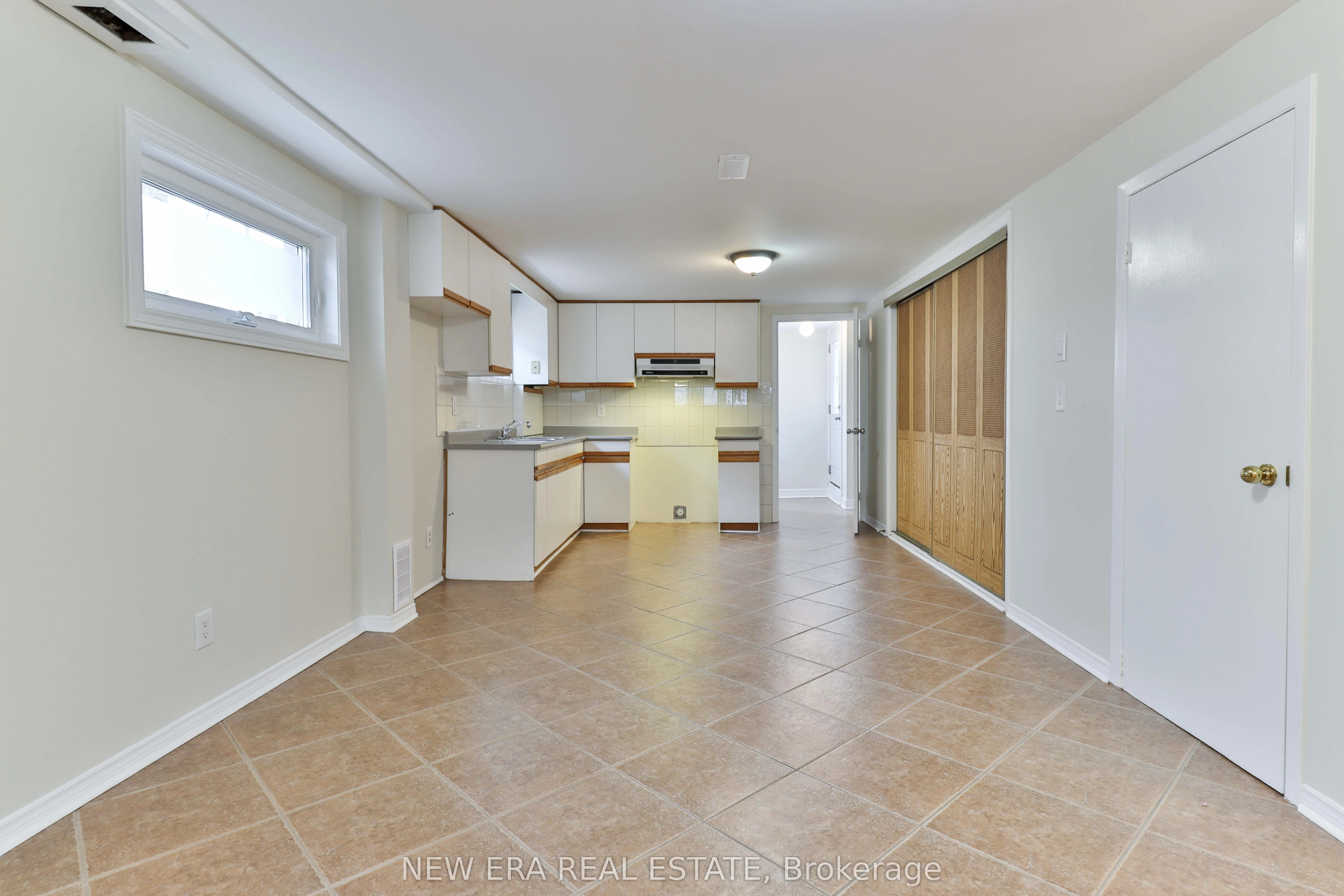 2559 Kingsberry Crescent