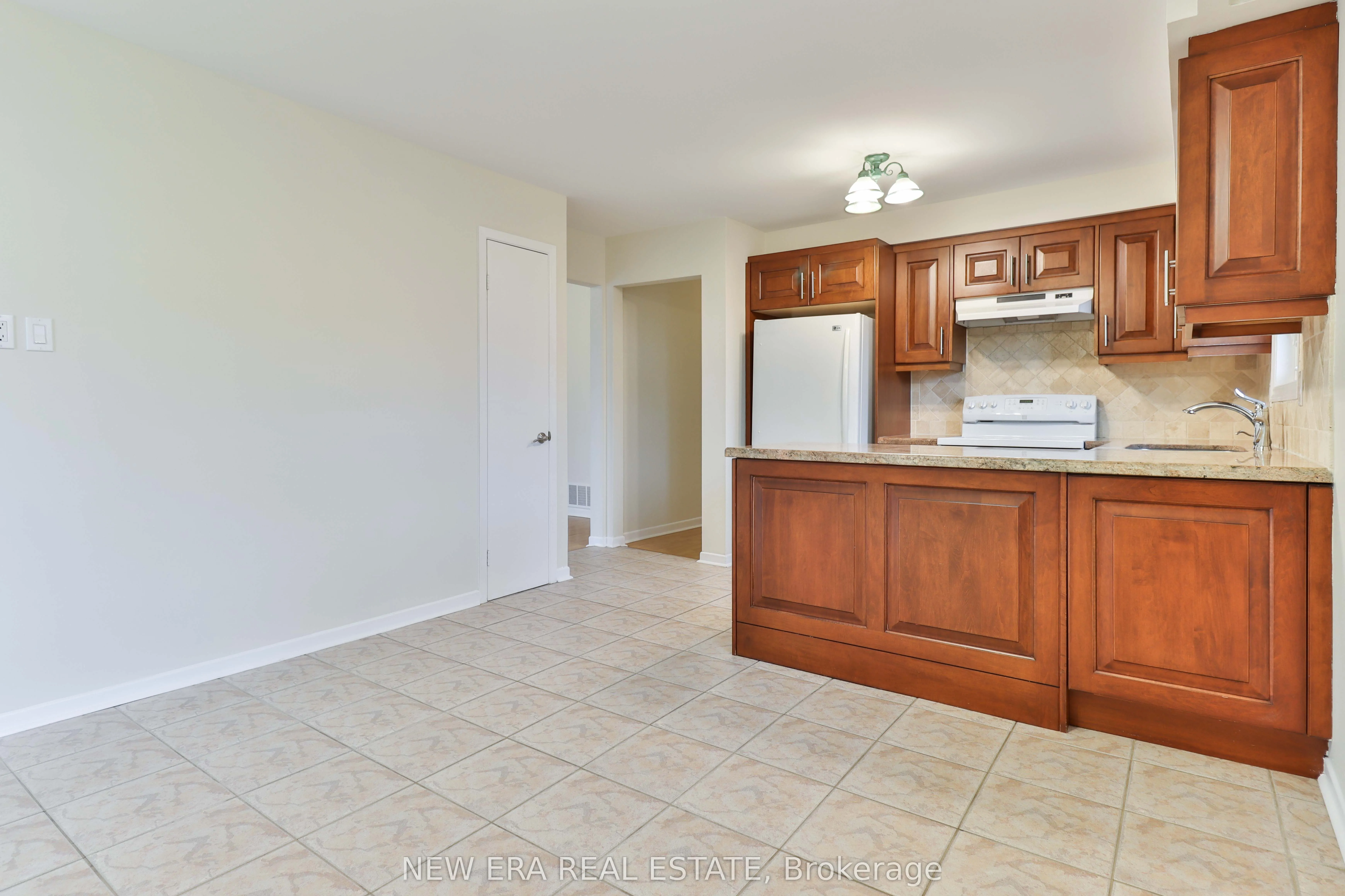 2559 Kingsberry Crescent