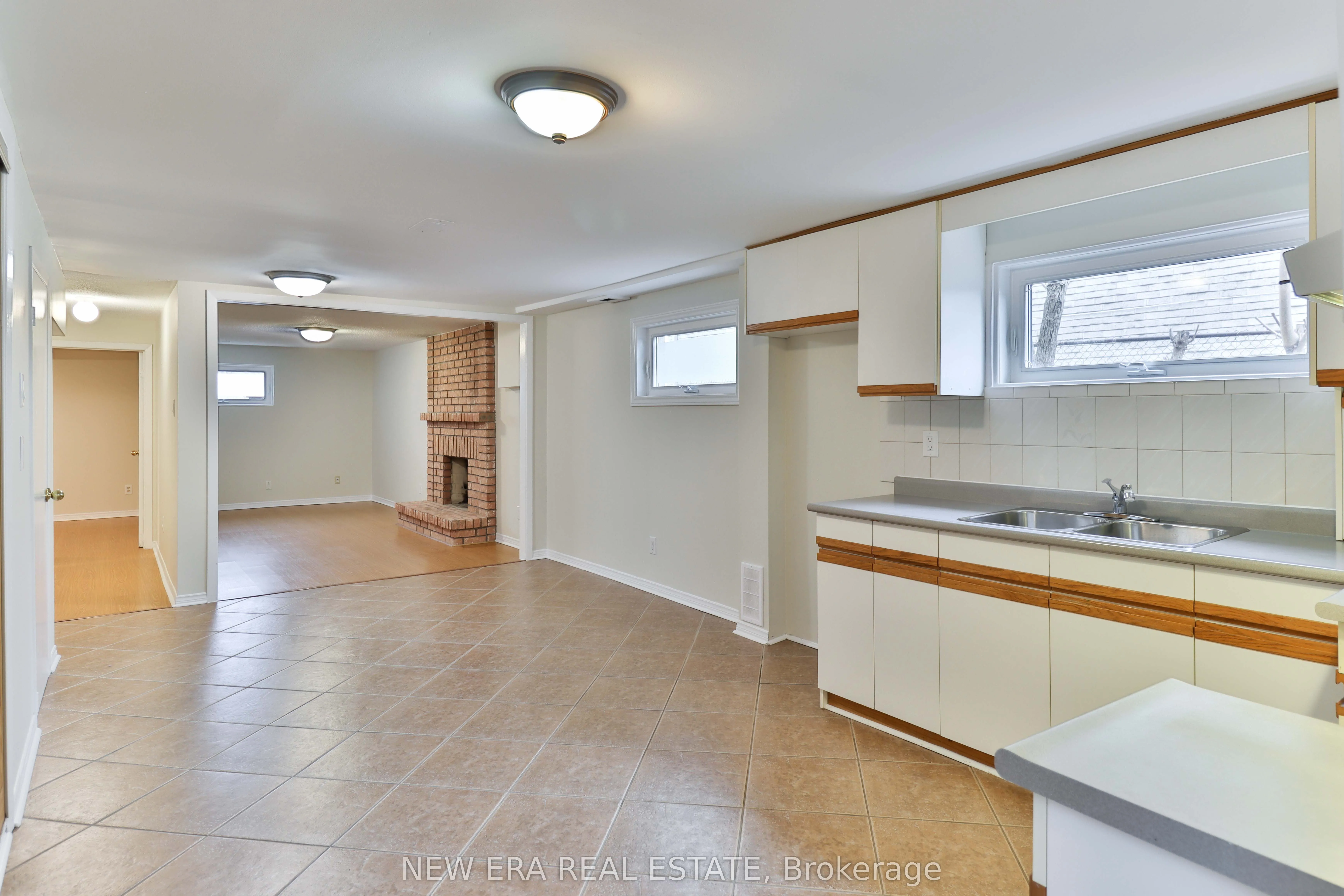 2559 Kingsberry Crescent