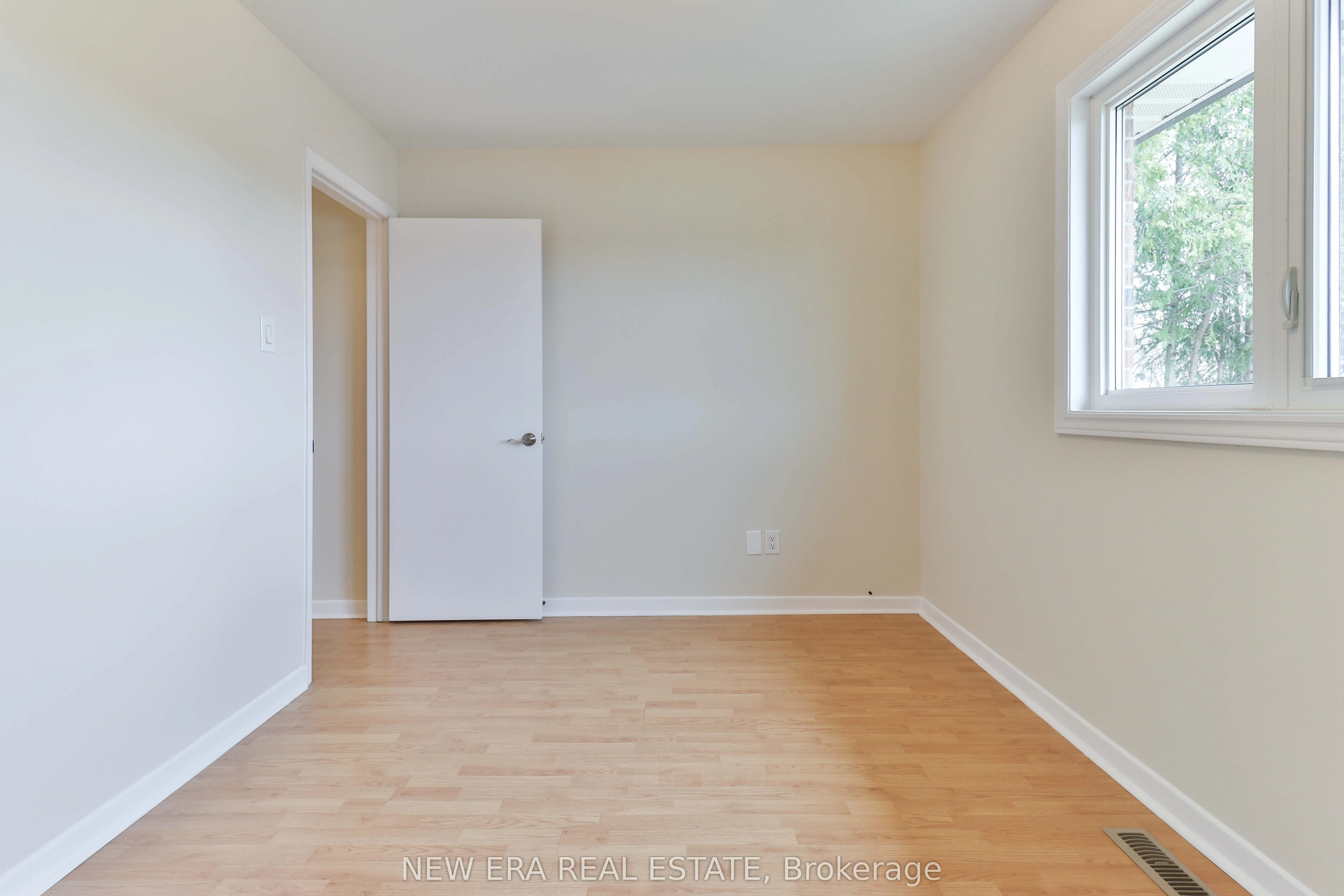 2559 Kingsberry Crescent