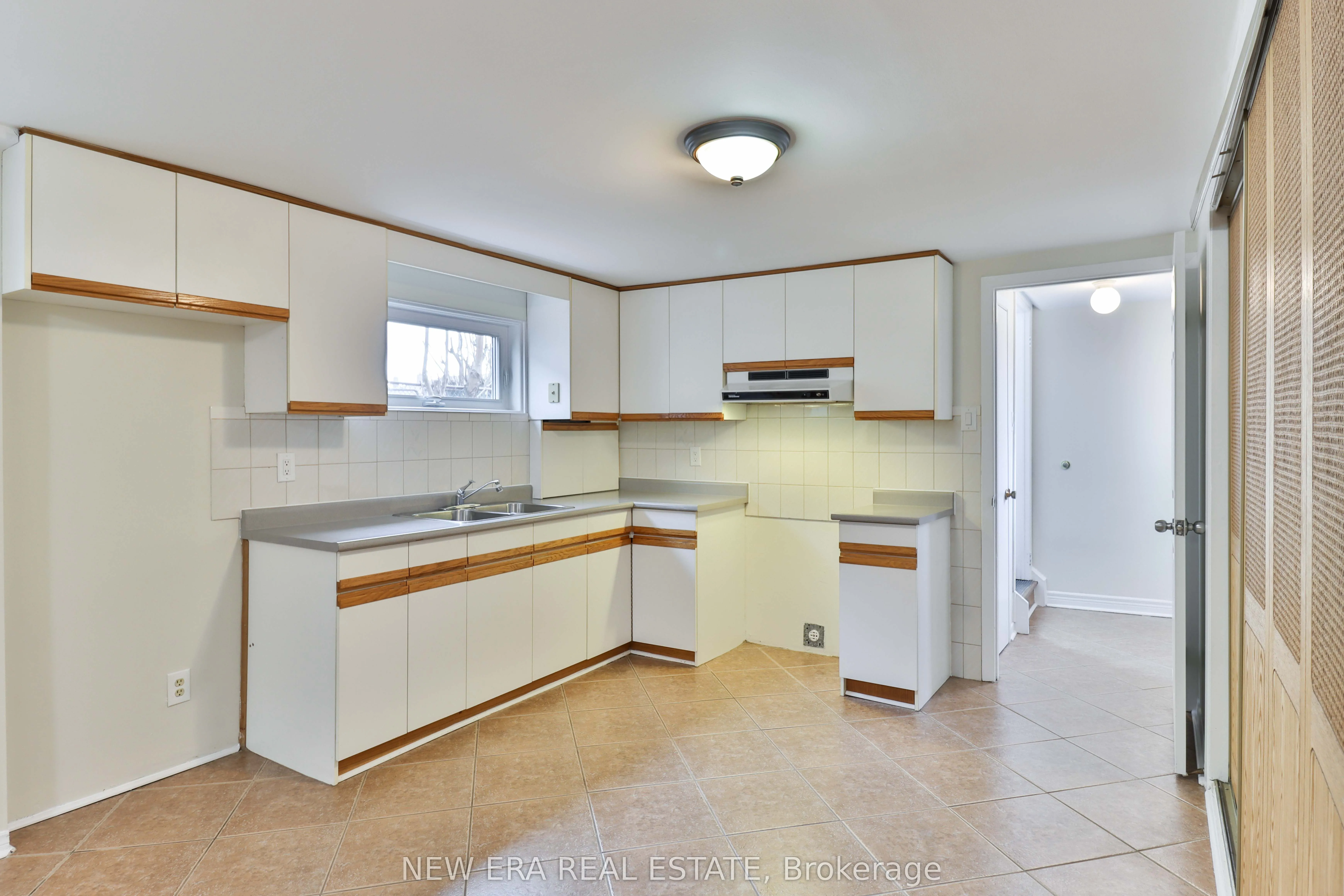 2559 Kingsberry Crescent