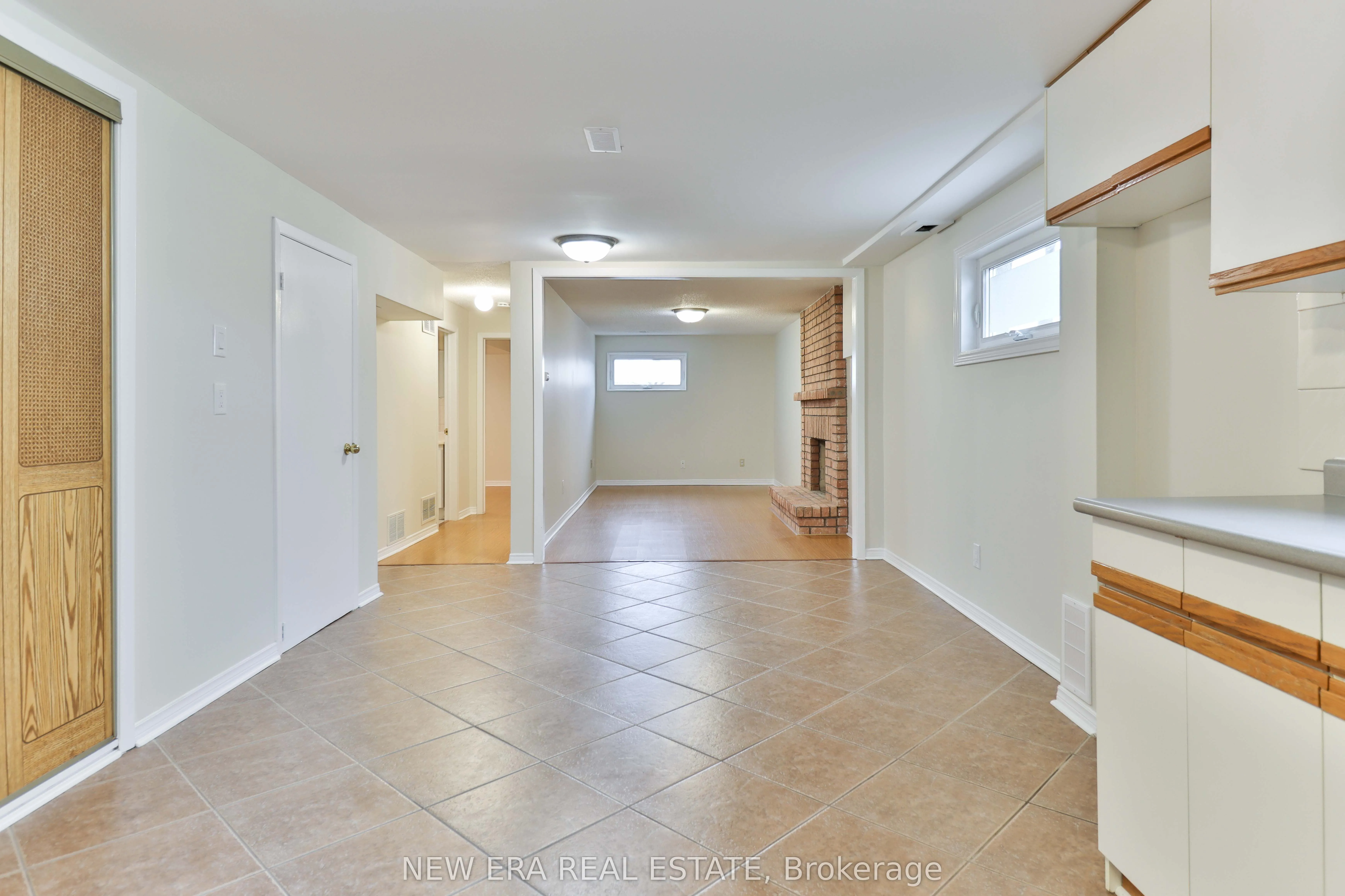 2559 Kingsberry Crescent