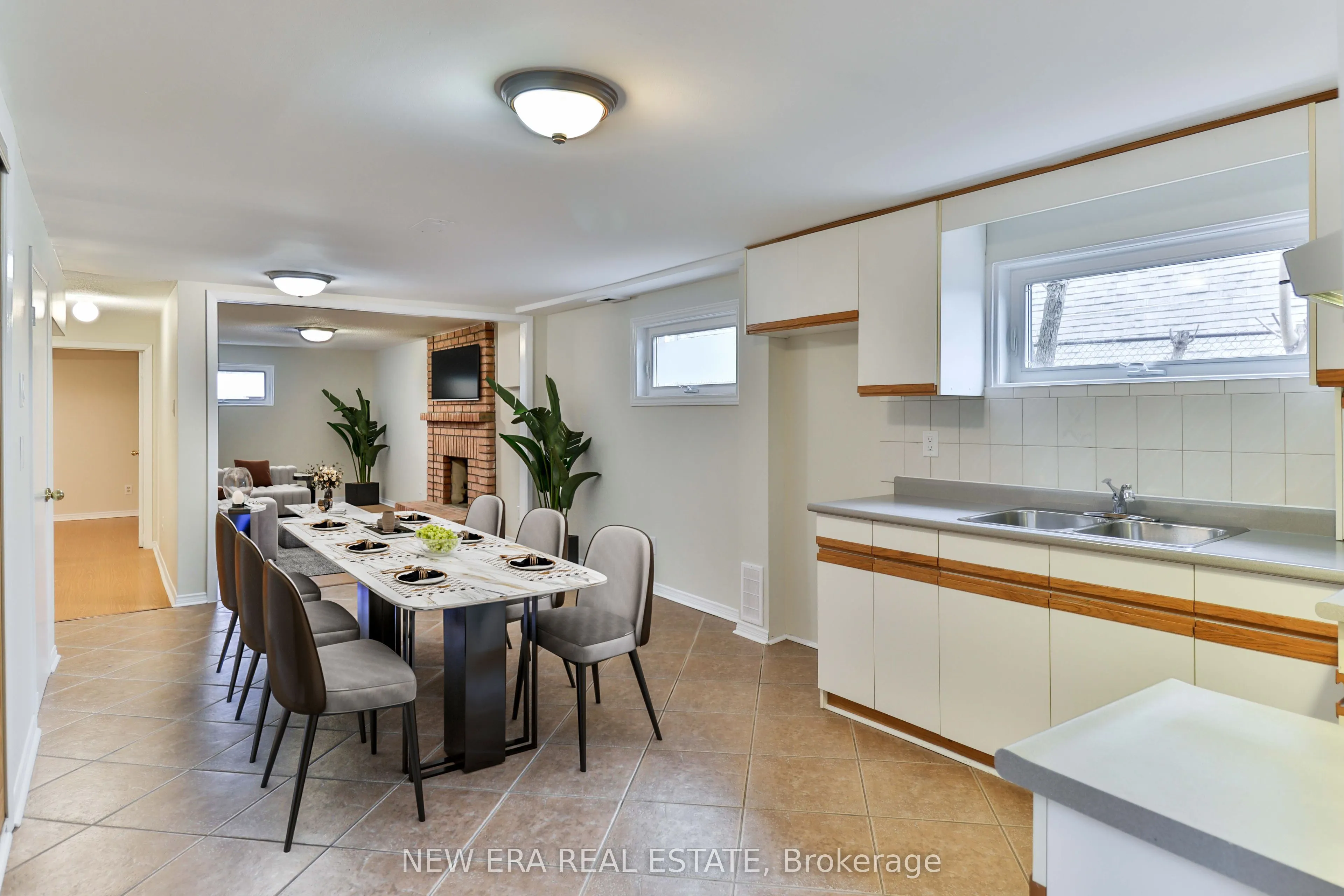 2559 Kingsberry Crescent