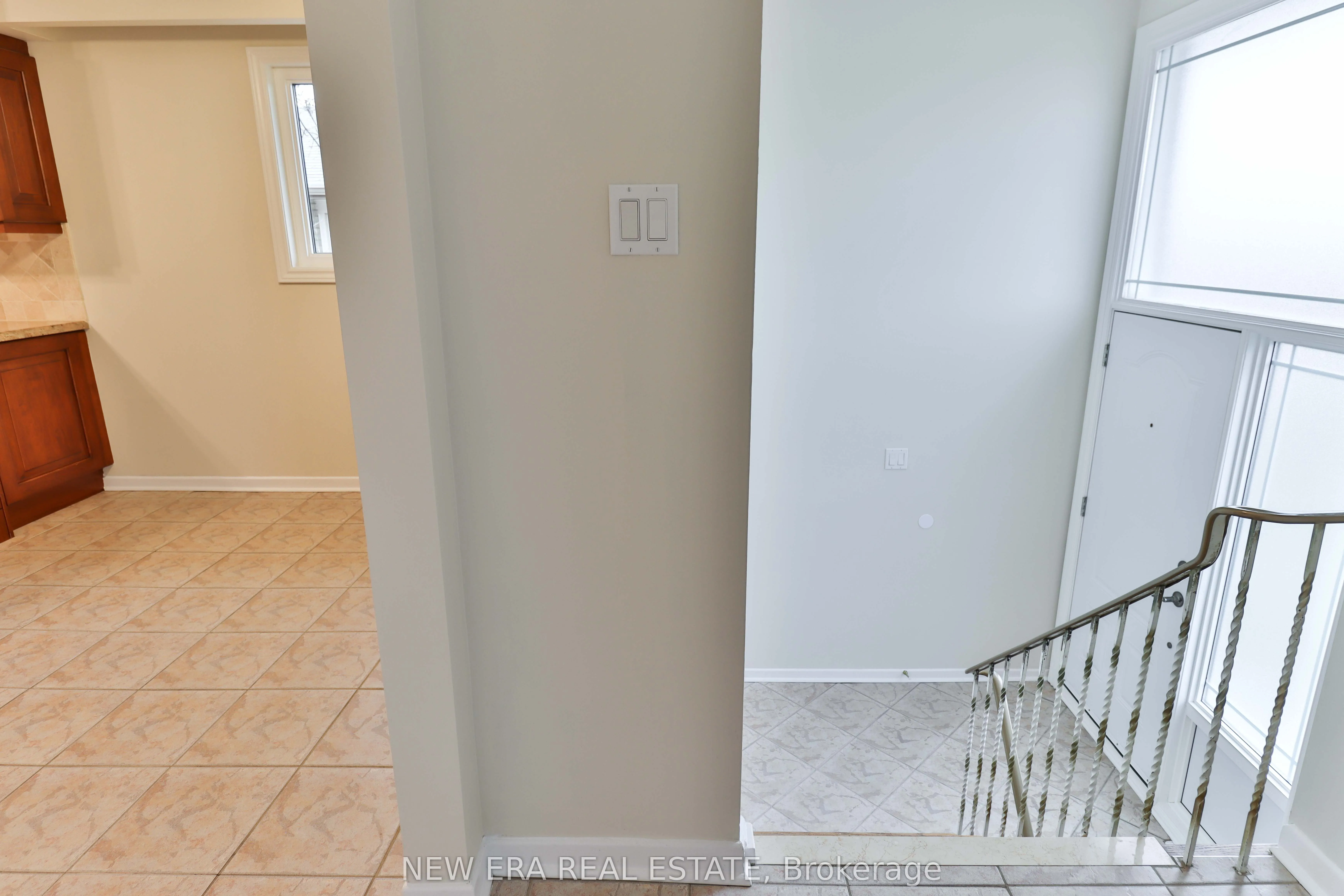 2559 Kingsberry Crescent