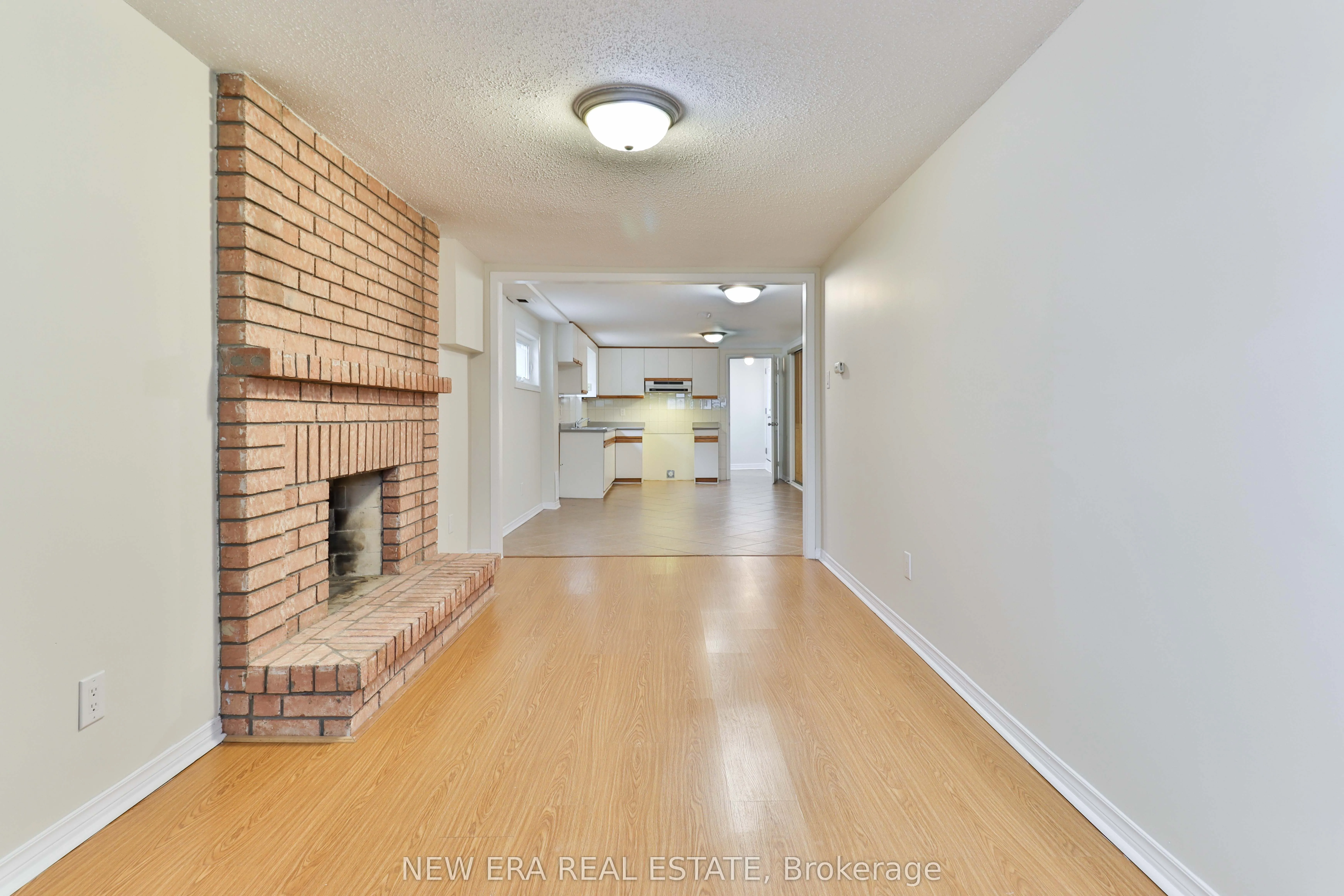 2559 Kingsberry Crescent