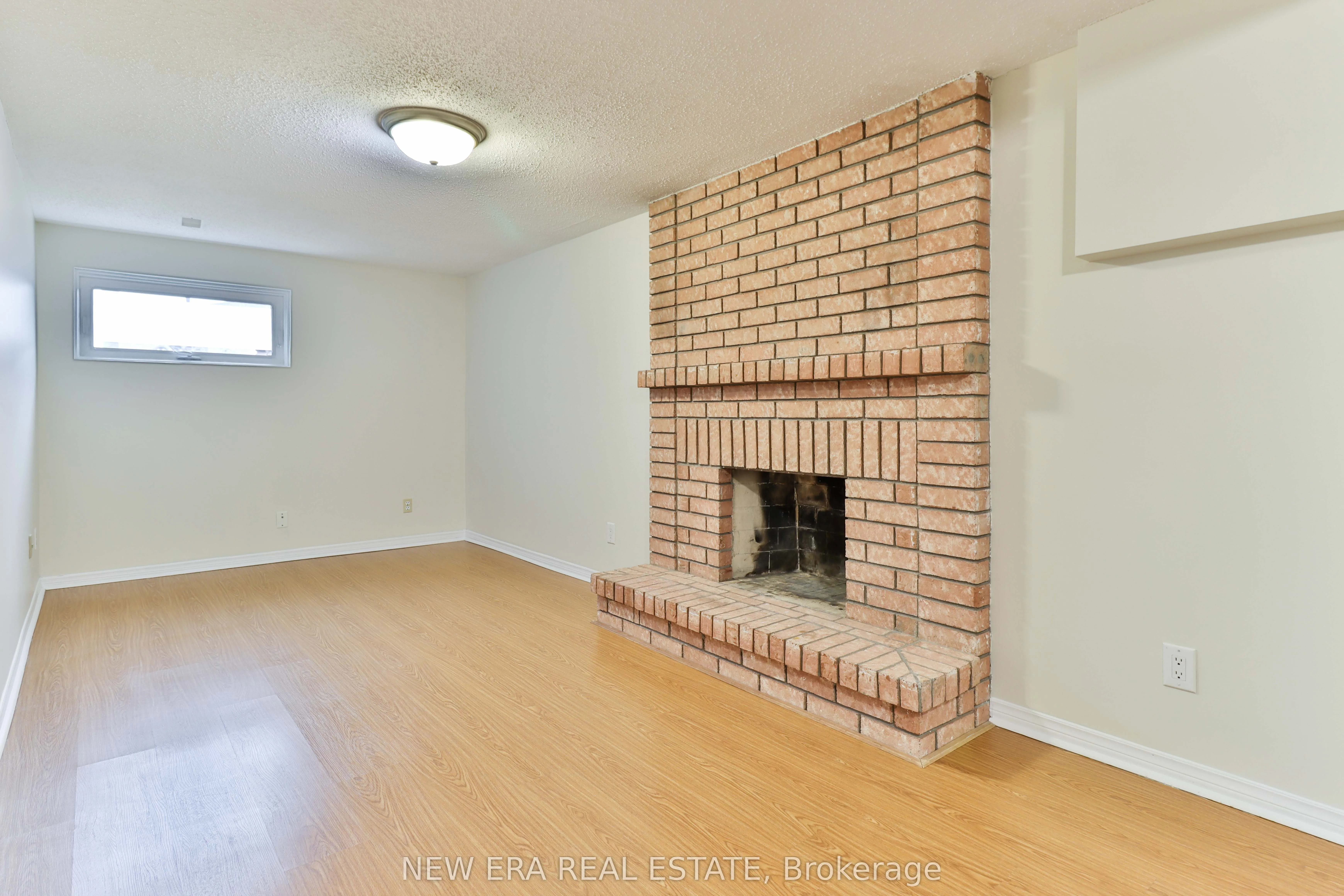 2559 Kingsberry Crescent