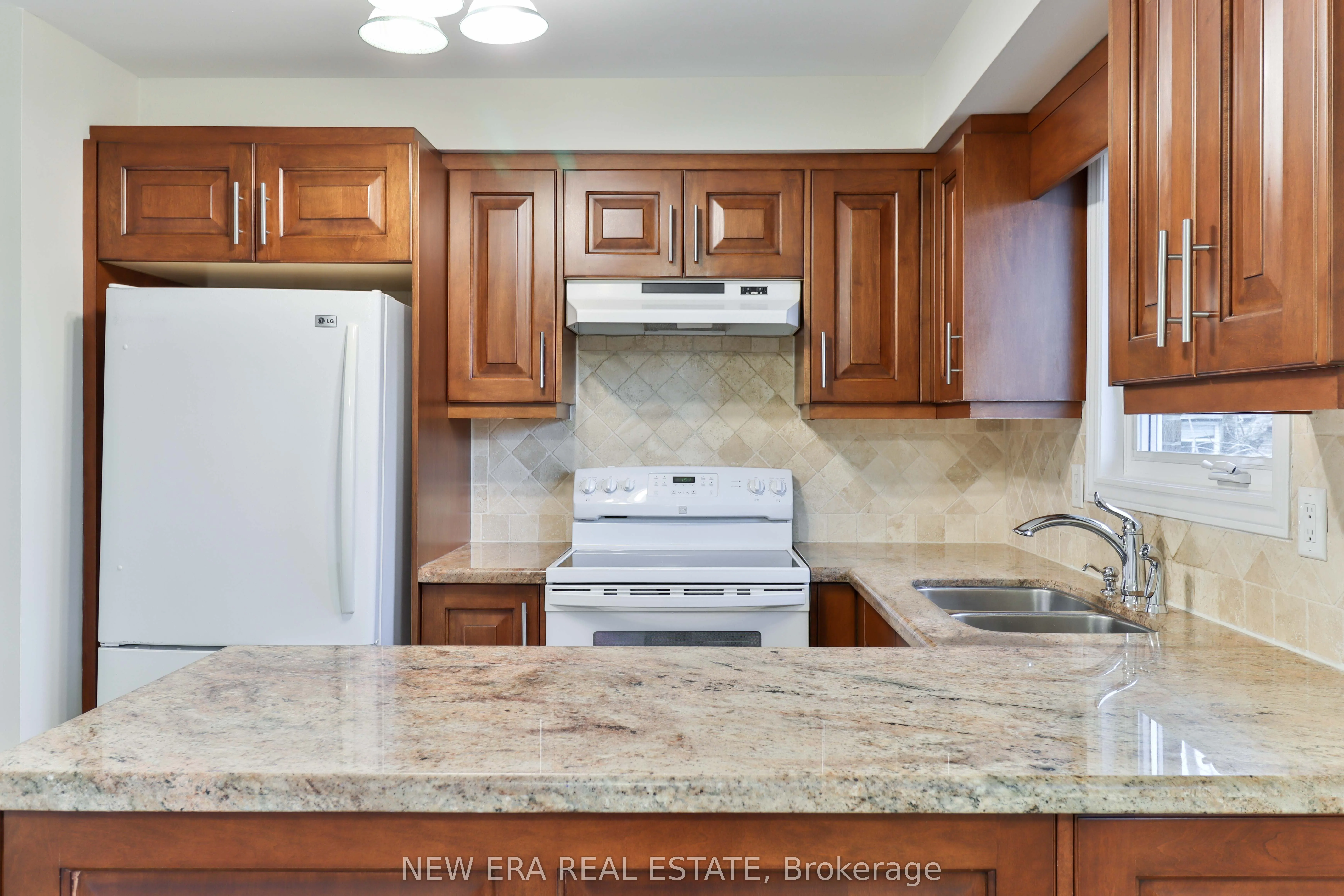 2559 Kingsberry Crescent