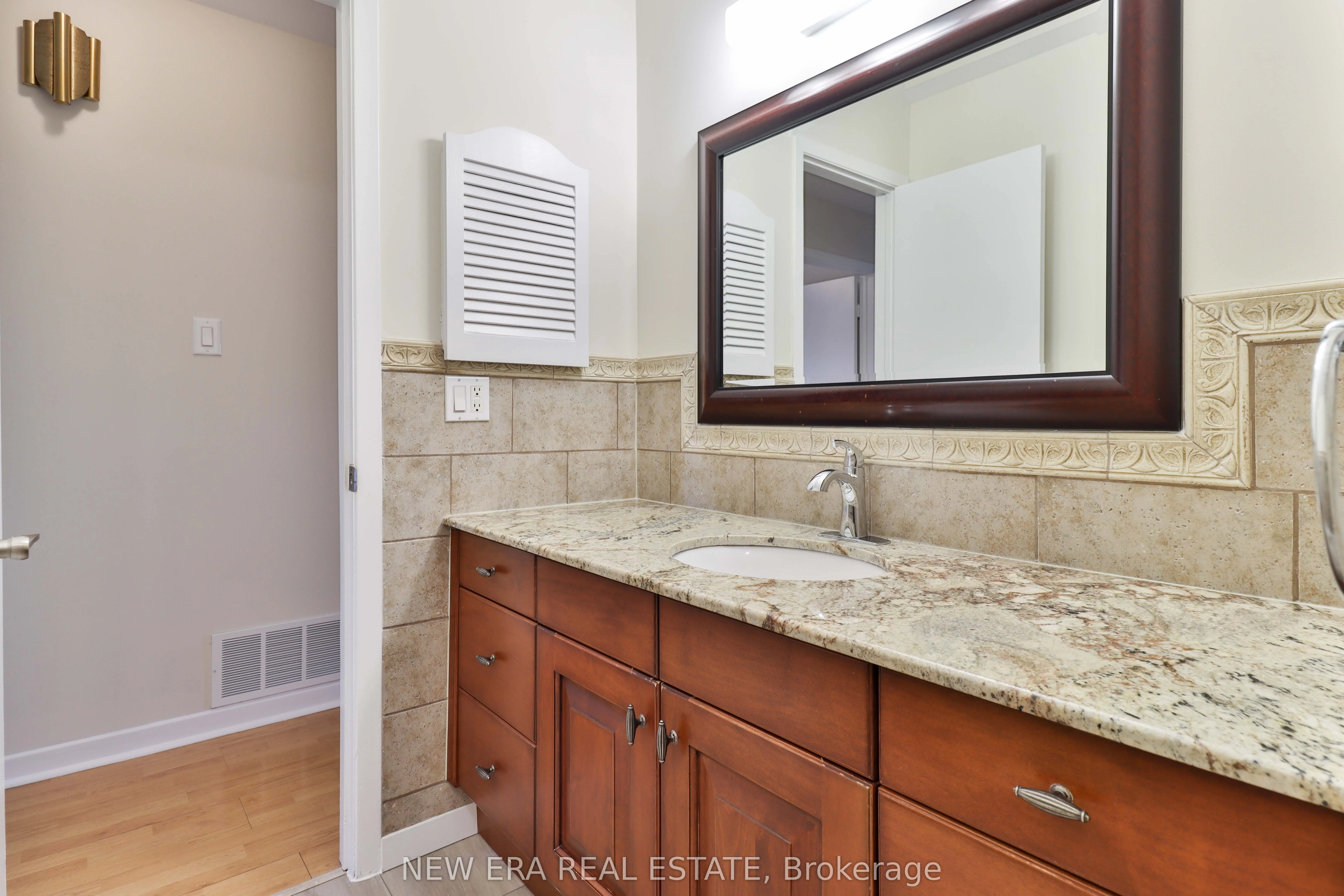 2559 Kingsberry Crescent