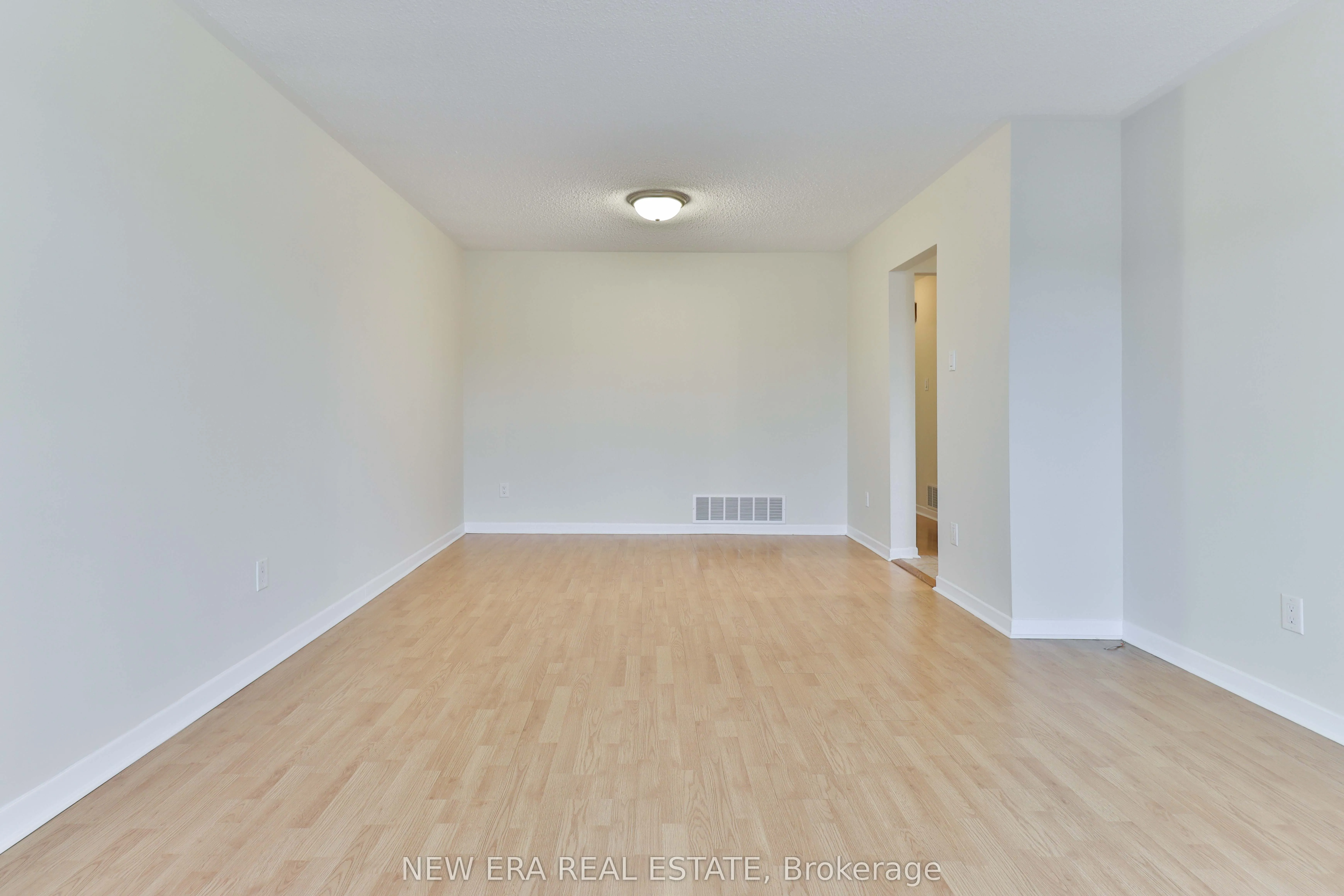 2559 Kingsberry Crescent